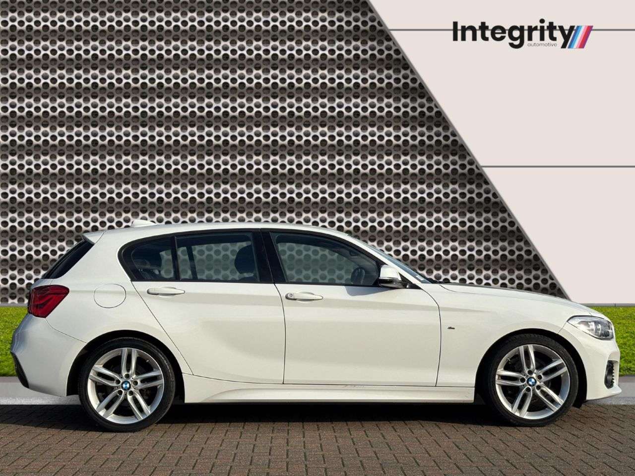 A 2015 BMW 1 SERIES 1.5 118i M Sport Hatchback 5dr Petrol Auto Euro 6 (s/s) (136 ps) Very Low M A 2015 BMW 1 SERIES 1.5 118i M Sport Hatchback 5dr Petrol Auto Euro 6 (s/s) (136 ps) Very Low M