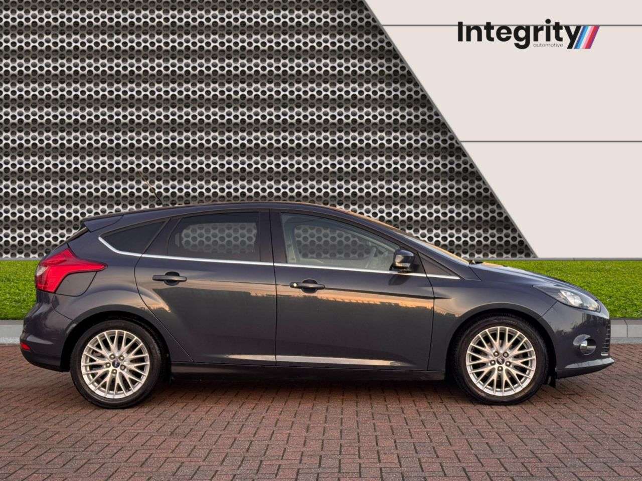 A 2014 FORD FOCUS ZETEC NAVIGATOR TDCI A 2014 FORD FOCUS ZETEC NAVIGATOR TDCI