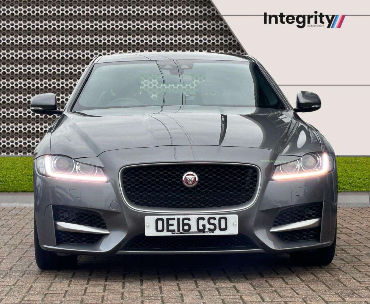 A 2016 JAGUAR XF 2.0d R-Sport Saloon 4dr Diesel Auto AWD Euro 6 (s/s) (180 ps) Cold Climate A 2016 JAGUAR XF 2.0d R-Sport Saloon 4dr Diesel Auto AWD Euro 6 (s/s) (180 ps) Cold Climate