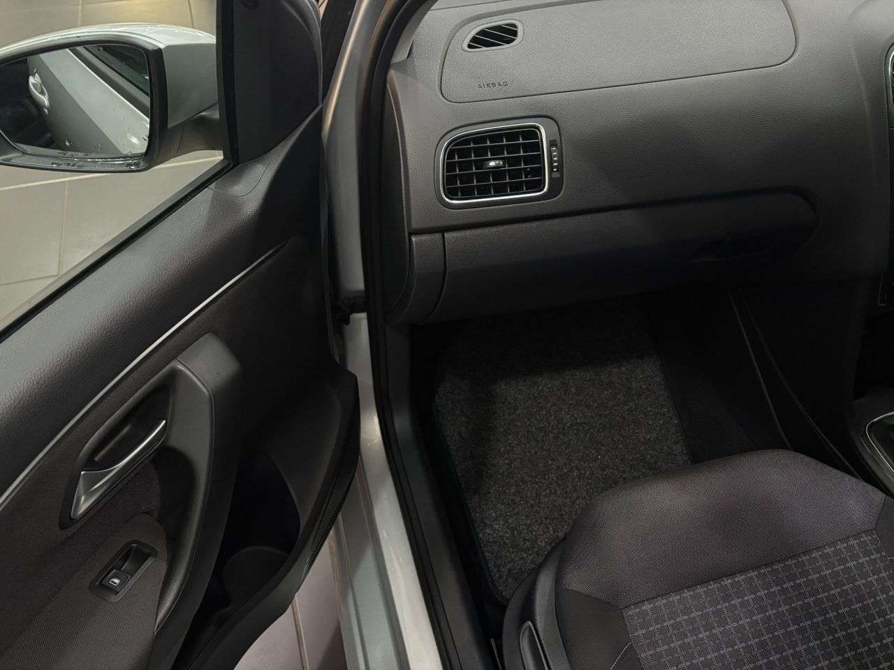 2015 VOLKSWAGEN POLO 2015 VOLKSWAGEN POLO