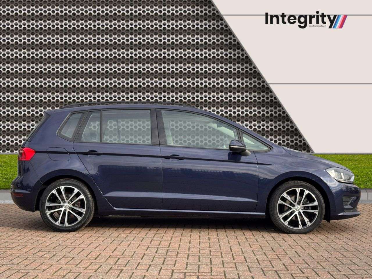 A 2015 VOLKSWAGEN GOLF SV 1.4 TSI BlueMotion Tech SE MPV 5dr Petrol DSG Euro 6 (s/s) (125 ps) 9 VW Se A 2015 VOLKSWAGEN GOLF SV 1.4 TSI BlueMotion Tech SE MPV 5dr Petrol DSG Euro 6 (s/s) (125 ps) 9 VW Se