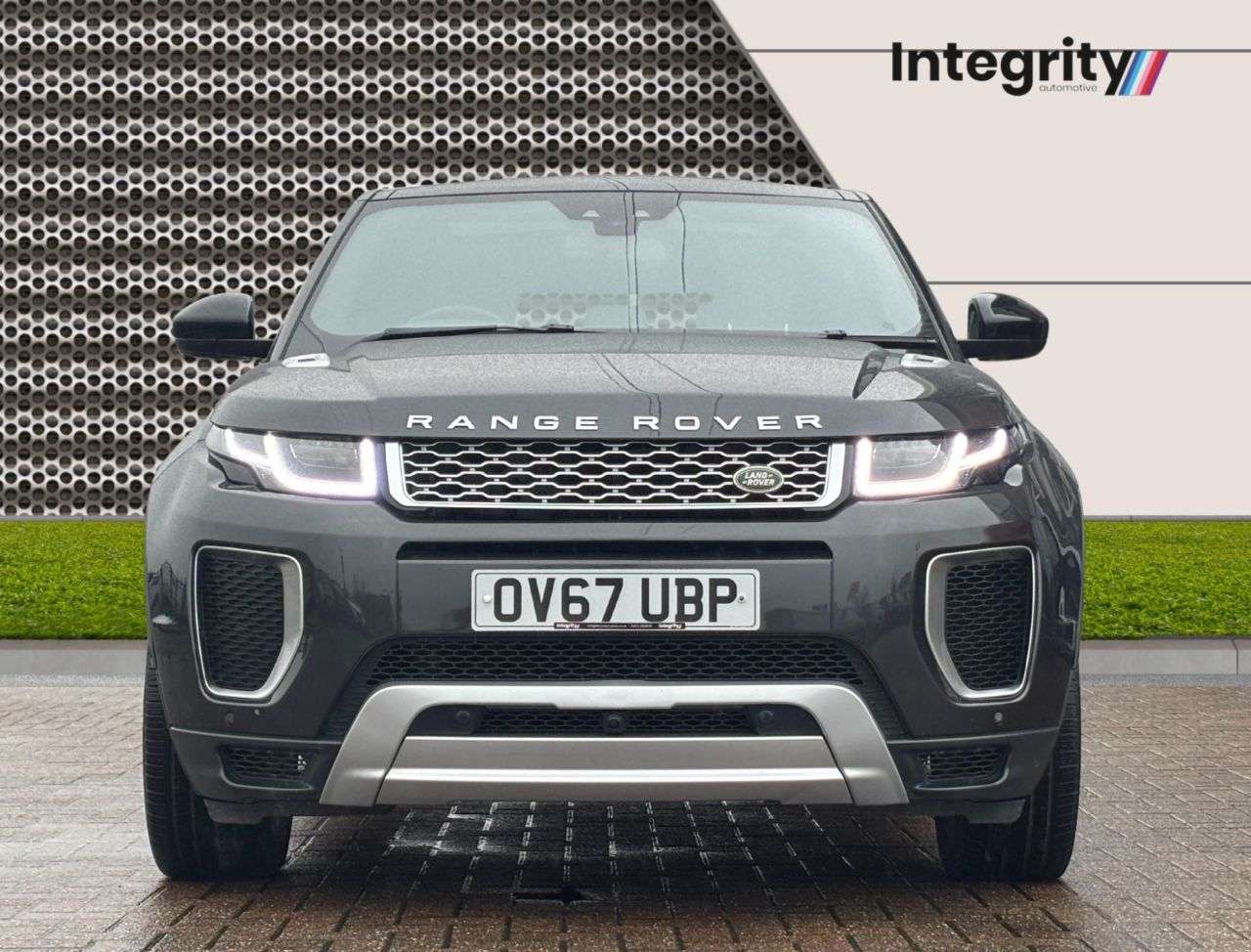 A 2017 LAND ROVER RANGE ROVER EVOQUE 2.0 Si4 Autobiography SUV 5dr Petrol Auto 4WD Euro 6 (s/s) (290 bhp) 2 Owne A 2017 LAND ROVER RANGE ROVER EVOQUE 2.0 Si4 Autobiography SUV 5dr Petrol Auto 4WD Euro 6 (s/s) (290 bhp) 2 Owne