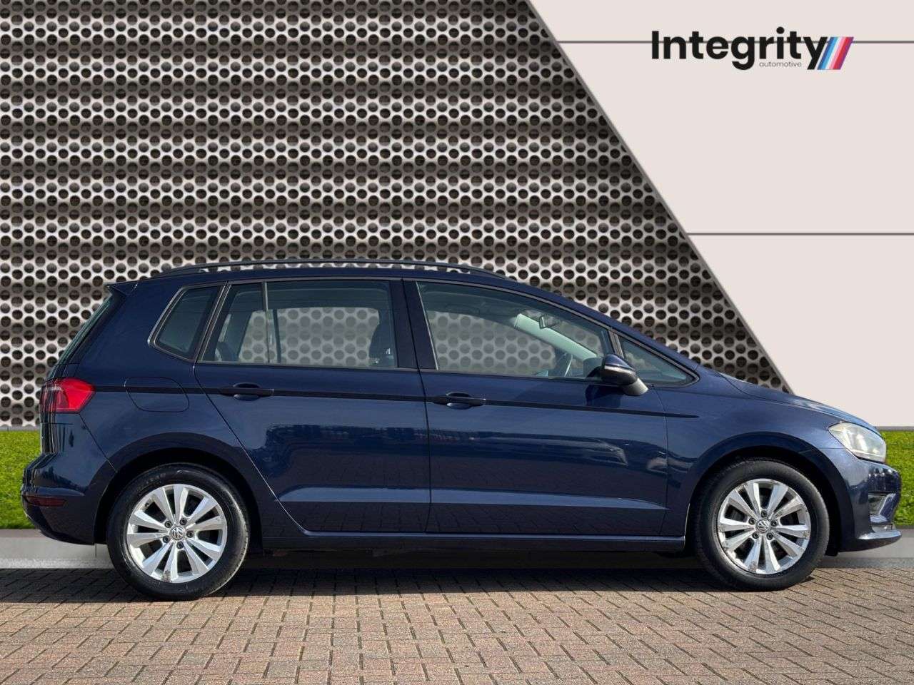 A 2015 VOLKSWAGEN GOLF SV 1.6 TDI BlueMotion Tech SE MPV 5dr Diesel DSG Euro 6 (s/s) (110 ps) 10 Serv A 2015 VOLKSWAGEN GOLF SV 1.6 TDI BlueMotion Tech SE MPV 5dr Diesel DSG Euro 6 (s/s) (110 ps) 10 Serv