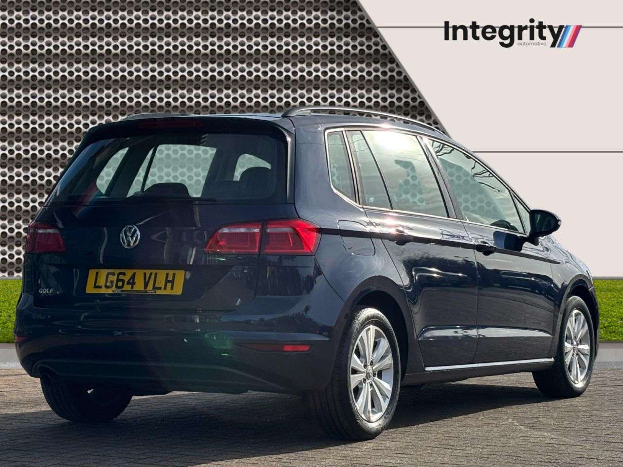 A 2015 VOLKSWAGEN GOLF SV 1.6 TDI BlueMotion Tech SE MPV 5dr Diesel DSG Euro 6 (s/s) (110 ps) 10 Serv A 2015 VOLKSWAGEN GOLF SV 1.6 TDI BlueMotion Tech SE MPV 5dr Diesel DSG Euro 6 (s/s) (110 ps) 10 Serv