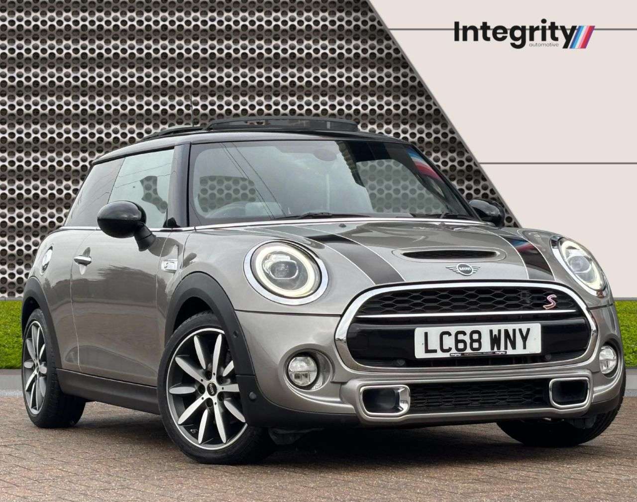 A 2018 MINI HATCH 2.0 Cooper S Exclusive Hatchback 3dr Petrol Steptronic Euro 6 (s/s) (192 ps A 2018 MINI HATCH 2.0 Cooper S Exclusive Hatchback 3dr Petrol Steptronic Euro 6 (s/s) (192 ps