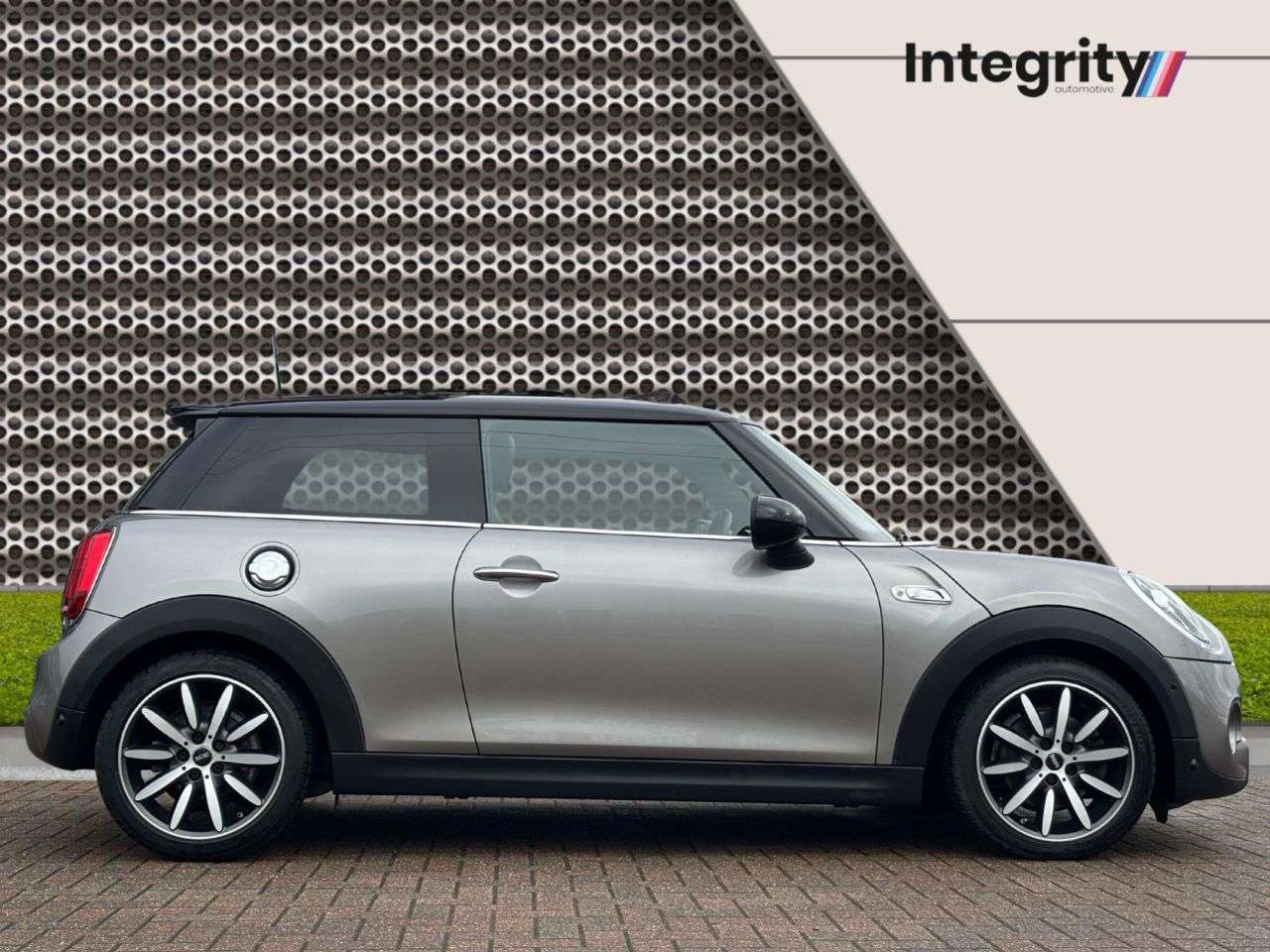 A 2018 MINI HATCH 2.0 Cooper S Exclusive Hatchback 3dr Petrol Steptronic Euro 6 (s/s) (192 ps A 2018 MINI HATCH 2.0 Cooper S Exclusive Hatchback 3dr Petrol Steptronic Euro 6 (s/s) (192 ps