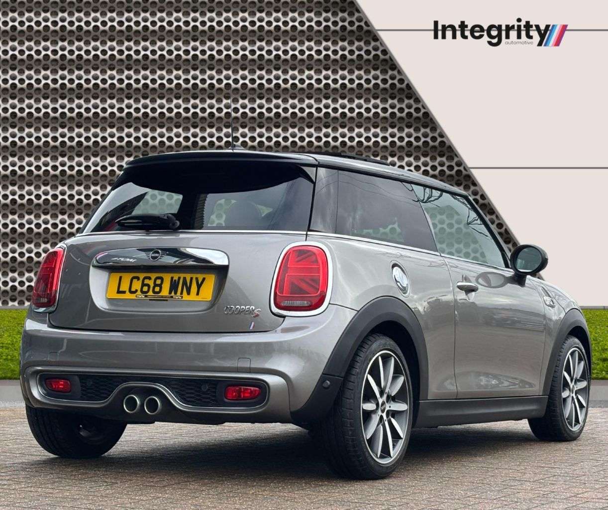 A 2018 MINI HATCH 2.0 Cooper S Exclusive Hatchback 3dr Petrol Steptronic Euro 6 (s/s) (192 ps A 2018 MINI HATCH 2.0 Cooper S Exclusive Hatchback 3dr Petrol Steptronic Euro 6 (s/s) (192 ps