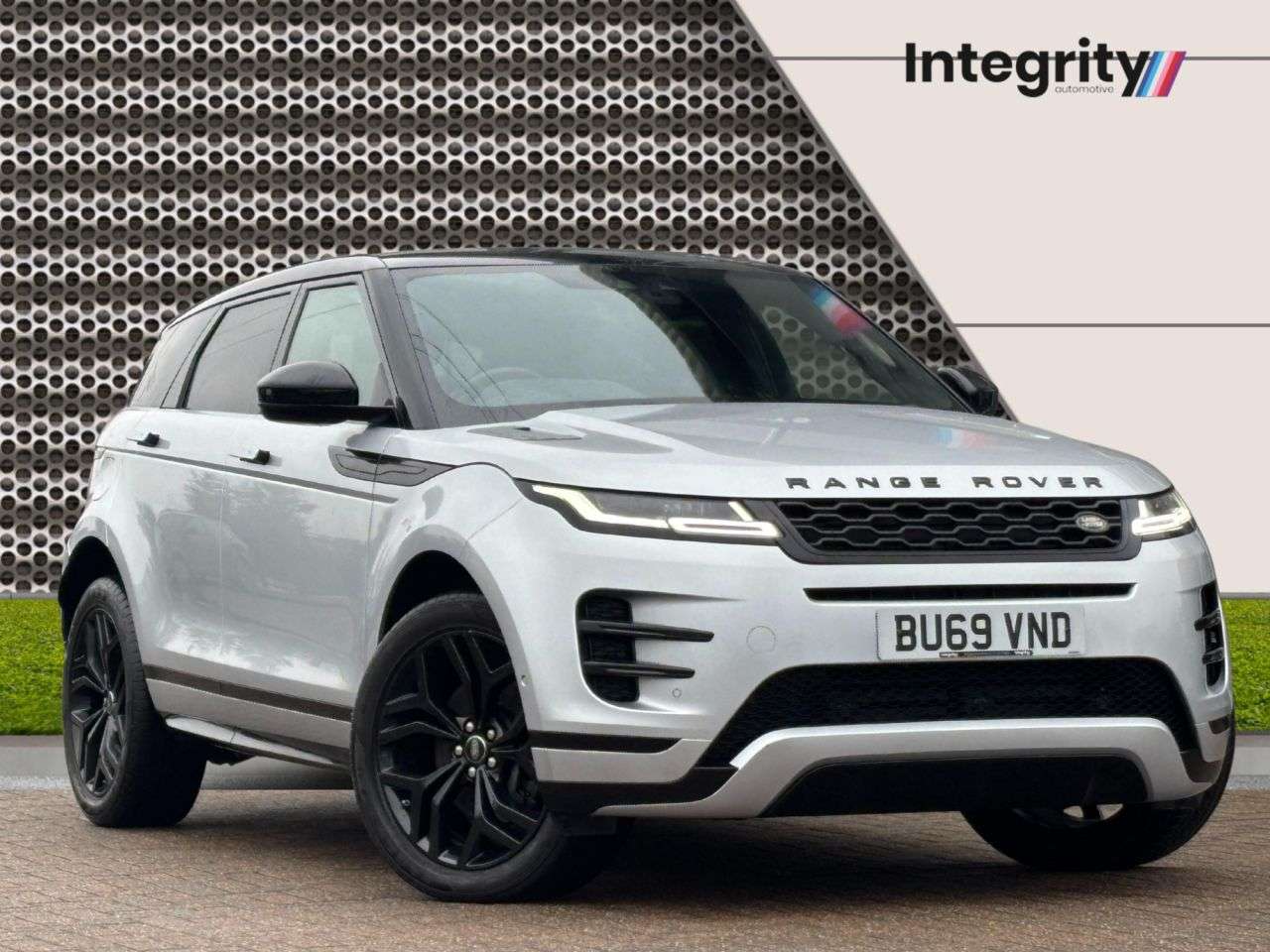 A 2020 LAND ROVER RANGE ROVER EVOQUE 2.0 D180 R-Dynamic SE SUV 5dr Diesel Auto 4WD Euro 6 (s/s) (180 ps) Pan Roo A 2020 LAND ROVER RANGE ROVER EVOQUE 2.0 D180 R-Dynamic SE SUV 5dr Diesel Auto 4WD Euro 6 (s/s) (180 ps) Pan Roo