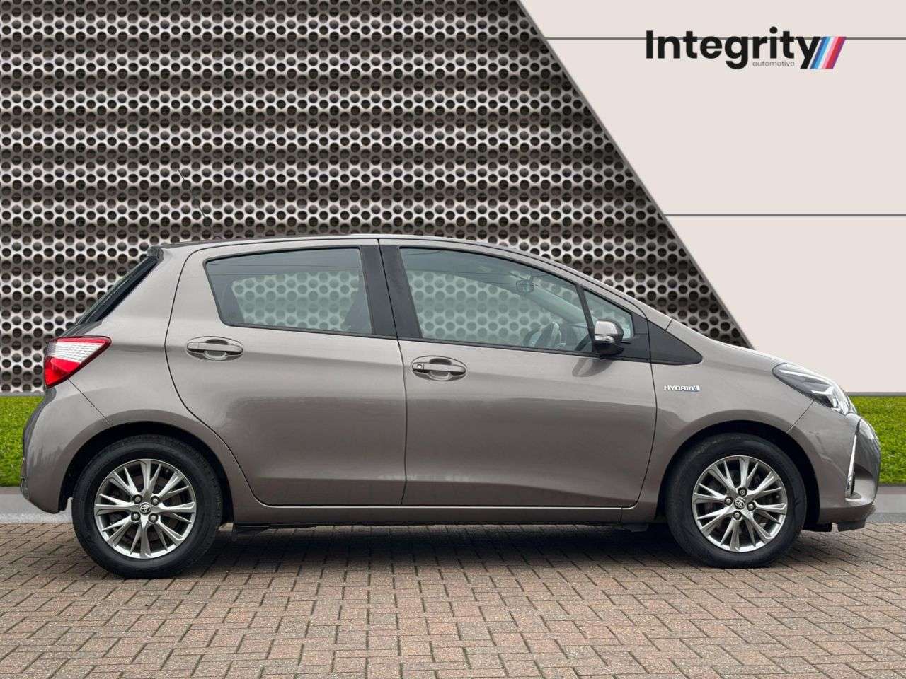 A 2019 TOYOTA YARIS 1.5 VVT-h Icon Hatchback 5dr Petrol Hybrid E-CVT Euro 6 (s/s) (100 ps) Toyo A 2019 TOYOTA YARIS 1.5 VVT-h Icon Hatchback 5dr Petrol Hybrid E-CVT Euro 6 (s/s) (100 ps) Toyo