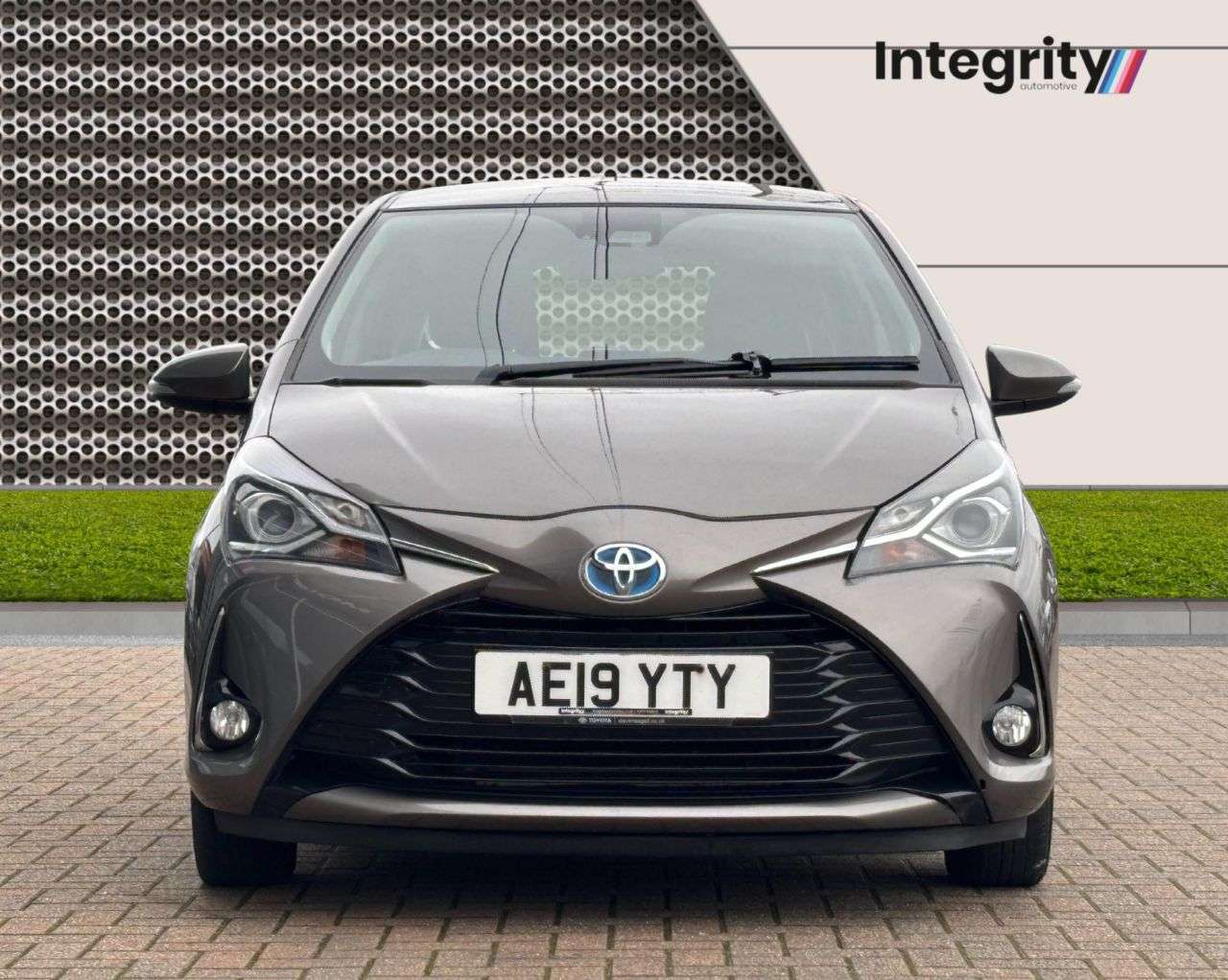 A 2019 TOYOTA YARIS 1.5 VVT-h Icon Hatchback 5dr Petrol Hybrid E-CVT Euro 6 (s/s) (100 ps) Toyo A 2019 TOYOTA YARIS 1.5 VVT-h Icon Hatchback 5dr Petrol Hybrid E-CVT Euro 6 (s/s) (100 ps) Toyo