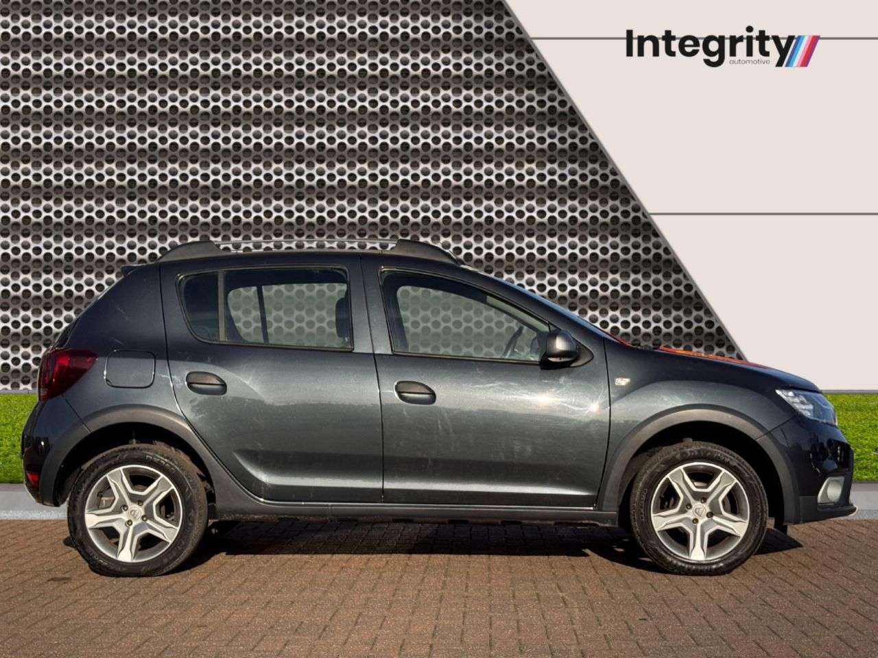 A 2017 DACIA SANDERO STEPWAY 0.9 TCe Laureate Hatchback 5dr Petrol Manual Euro 6 (s/s) (90 ps) Good Serv A 2017 DACIA SANDERO STEPWAY 0.9 TCe Laureate Hatchback 5dr Petrol Manual Euro 6 (s/s) (90 ps) Good Serv