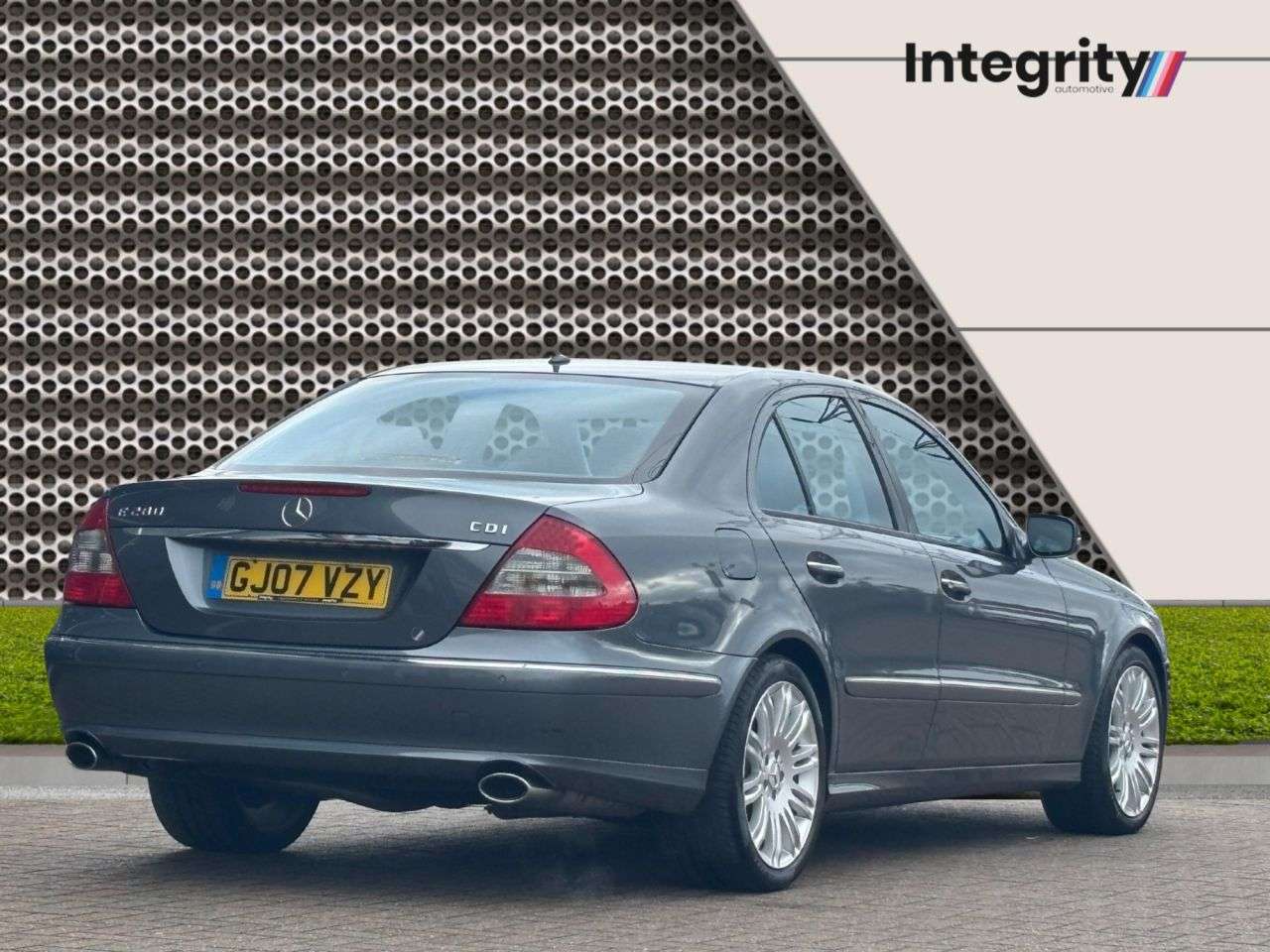 A 2007 MERCEDES-BENZ E-CLASS 3.0 E280 CDI Sport Saloon 4dr Diesel G-Tronic (199 g/km, 190 bhp) 15 Servic A 2007 MERCEDES-BENZ E-CLASS 3.0 E280 CDI Sport Saloon 4dr Diesel G-Tronic (199 g/km, 190 bhp) 15 Servic