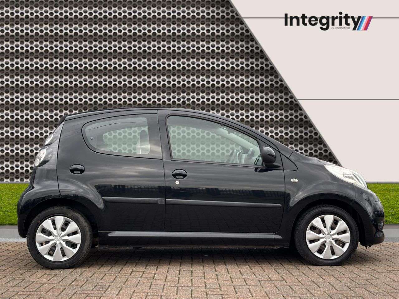 A 2009 CITROEN C1 1.4 HDi VTR Hatchback 5dr Diesel Manual Euro 4 (55 ps) £20 Road Tax | Low M A 2009 CITROEN C1 1.4 HDi VTR Hatchback 5dr Diesel Manual Euro 4 (55 ps) £20 Road Tax | Low M
