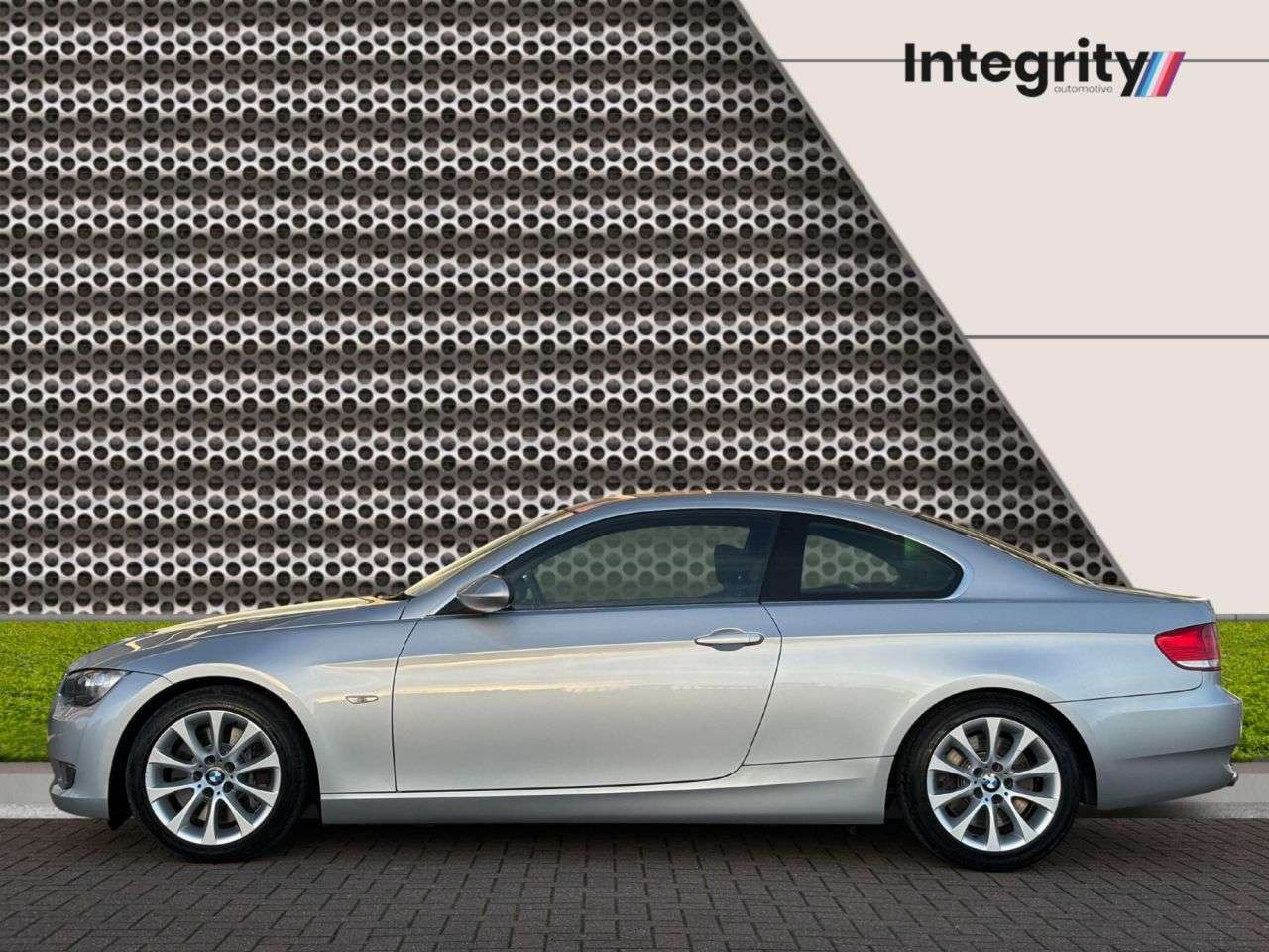 A 2006 BMW 3 SERIES 3.0 335i SE Coupe 2dr Petrol Steptronic Euro 4 (306 ps) 12 BMW Services - L A 2006 BMW 3 SERIES 3.0 335i SE Coupe 2dr Petrol Steptronic Euro 4 (306 ps) 12 BMW Services - L