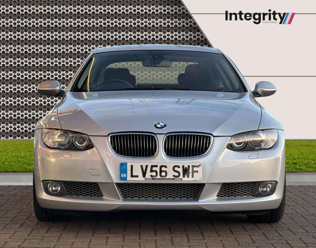 A 2006 BMW 3 SERIES 3.0 335i SE Coupe 2dr Petrol Steptronic Euro 4 (306 ps) 12 BMW Services - L A 2006 BMW 3 SERIES 3.0 335i SE Coupe 2dr Petrol Steptronic Euro 4 (306 ps) 12 BMW Services - L