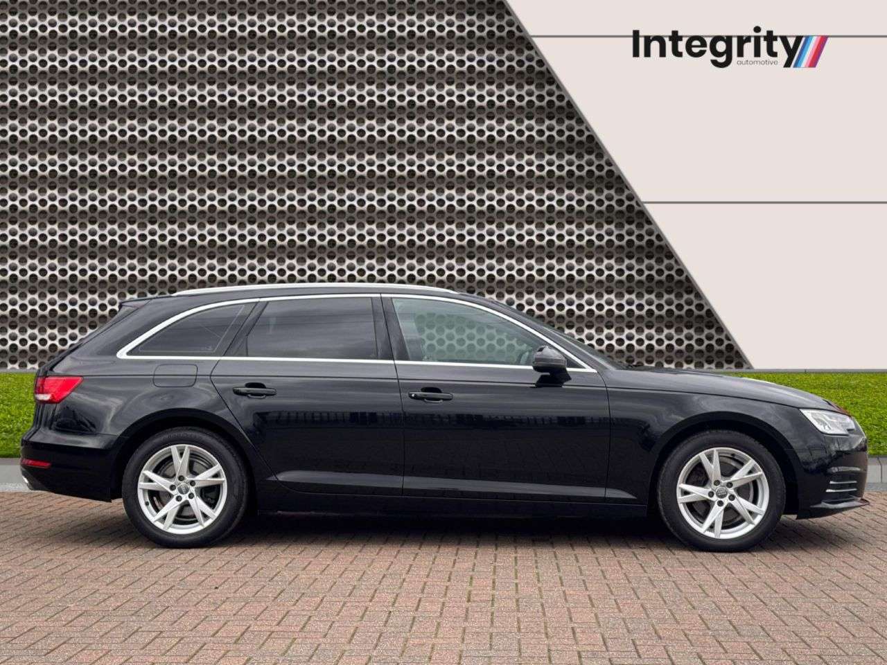 A 2017 AUDI A4 AVANT 2.0 TFSI Sport Estate 5dr Petrol S Tronic Euro 6 (s/s) (190 ps) Smartphone A 2017 AUDI A4 AVANT 2.0 TFSI Sport Estate 5dr Petrol S Tronic Euro 6 (s/s) (190 ps) Smartphone