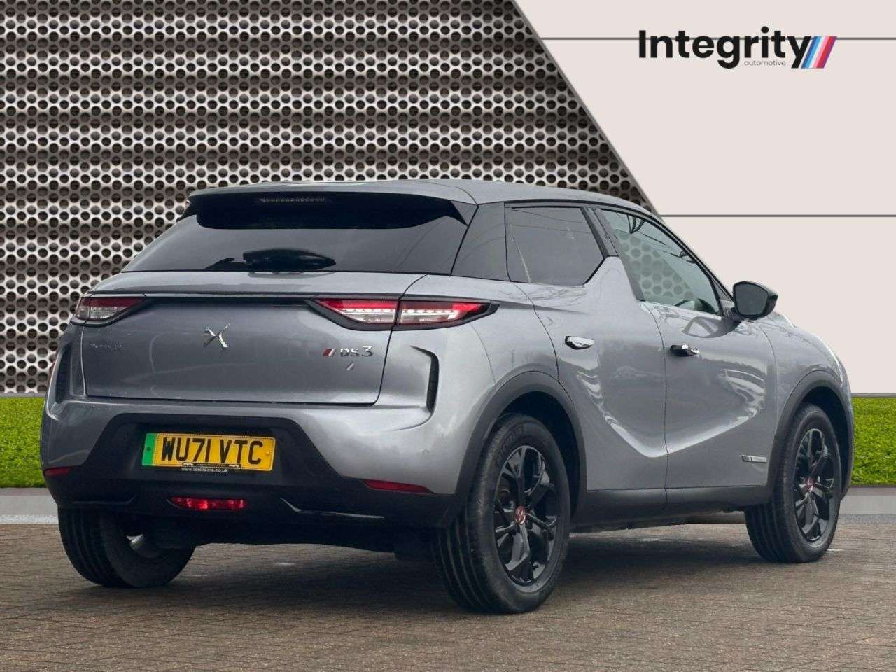 A 2022 DS AUTOMOBILES DS 3 CROSSBACK E-TENSE 50kWh Performance Line Crossback 5dr Electric Auto (136 ps) DS Main A 2022 DS AUTOMOBILES DS 3 CROSSBACK E-TENSE 50kWh Performance Line Crossback 5dr Electric Auto (136 ps) DS Main