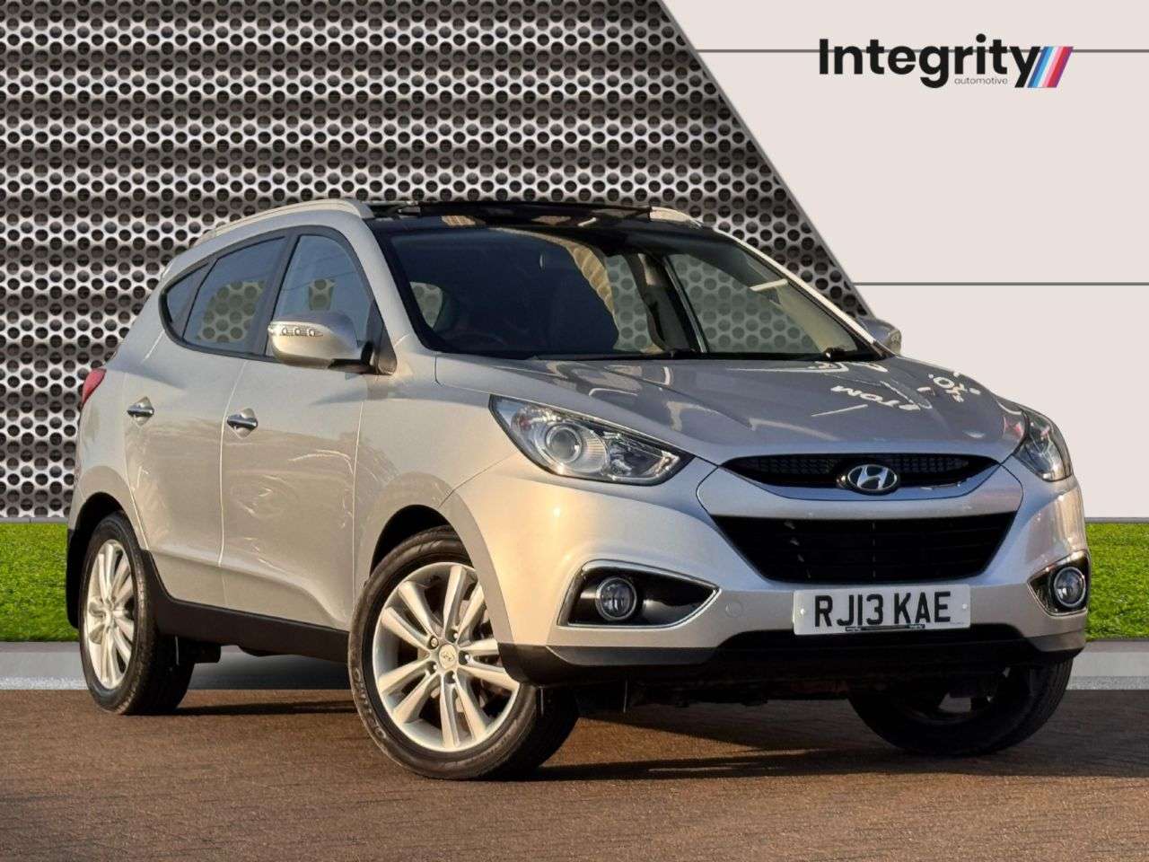 A 2013 HYUNDAI IX35 2.0 CRDi Premium SUV 5dr Diesel Auto 4WD Euro 5 (184 ps) Pan Roof | Cruise A 2013 HYUNDAI IX35 2.0 CRDi Premium SUV 5dr Diesel Auto 4WD Euro 5 (184 ps) Pan Roof | Cruise