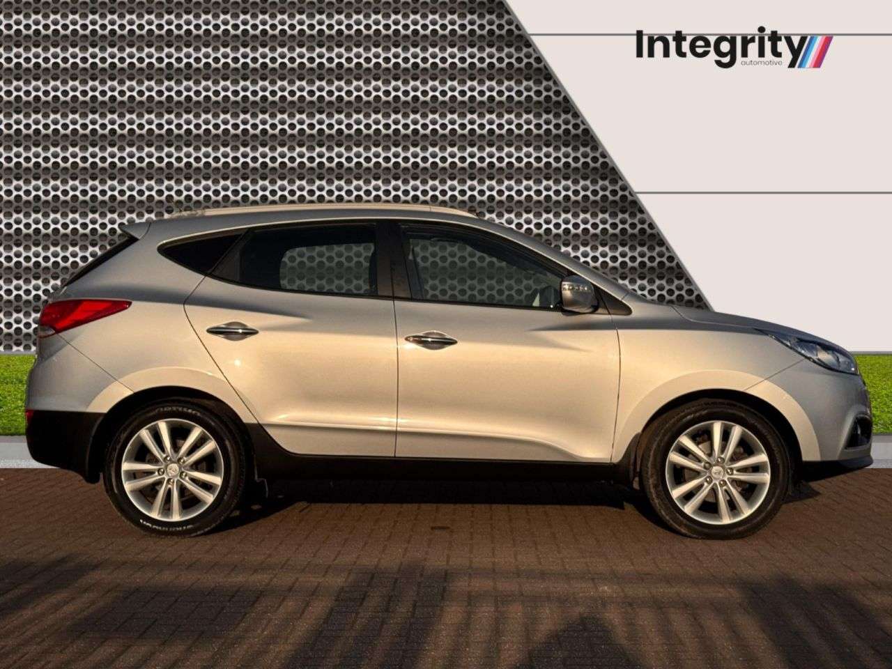 A 2013 HYUNDAI IX35 2.0 CRDi Premium SUV 5dr Diesel Auto 4WD Euro 5 (184 ps) Pan Roof | Cruise A 2013 HYUNDAI IX35 2.0 CRDi Premium SUV 5dr Diesel Auto 4WD Euro 5 (184 ps) Pan Roof | Cruise