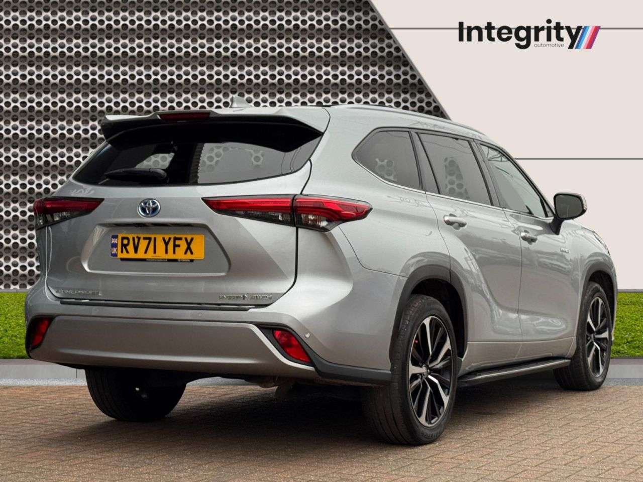 A 2021 TOYOTA HIGHLANDER 2.5 VVT-h Excel SUV 5dr Petrol Hybrid CVT 4WD Euro 6 (s/s) (248 ps) Protect A 2021 TOYOTA HIGHLANDER 2.5 VVT-h Excel SUV 5dr Petrol Hybrid CVT 4WD Euro 6 (s/s) (248 ps) Protect