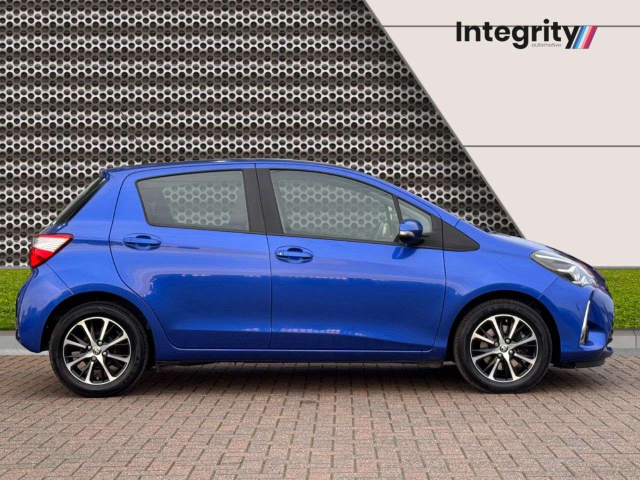 A 2019 TOYOTA YARIS 1.5 VVT-i Icon Tech Hatchback 5dr Petrol CVT Euro 6 (111 ps) Low Mileage | A 2019 TOYOTA YARIS 1.5 VVT-i Icon Tech Hatchback 5dr Petrol CVT Euro 6 (111 ps) Low Mileage |