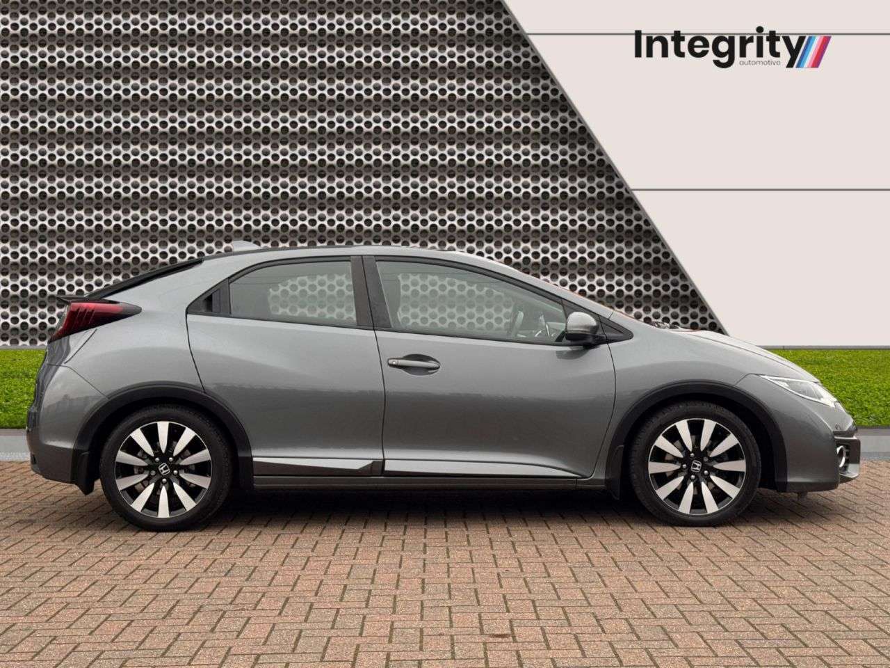 A 2017 HONDA CIVIC 1.8 i-VTEC SE Plus (Navi) Hatchback 5dr Petrol Manual Euro 6 (s/s) (142 ps) A 2017 HONDA CIVIC 1.8 i-VTEC SE Plus (Navi) Hatchback 5dr Petrol Manual Euro 6 (s/s) (142 ps)