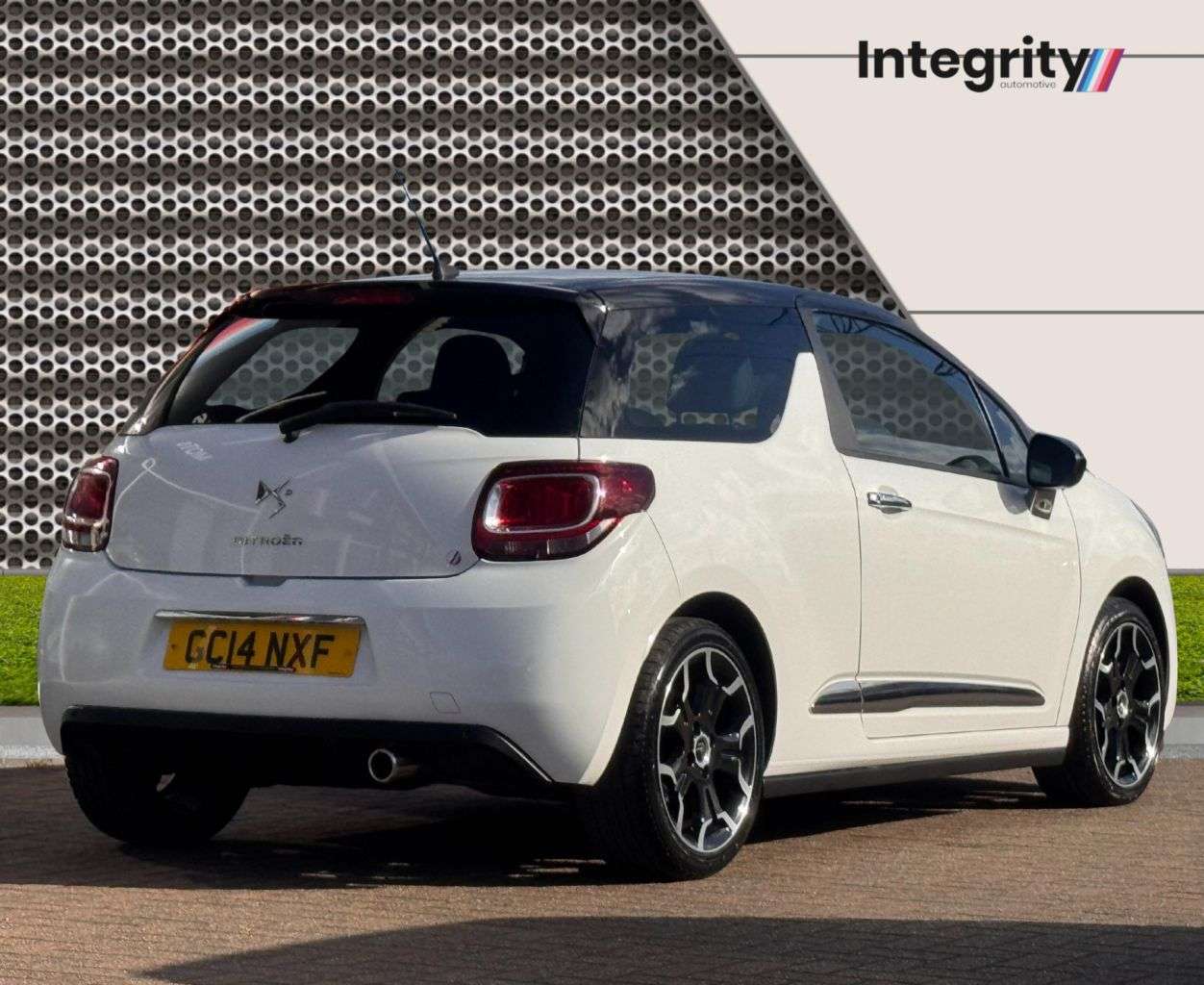 A 2014 CITROEN DS3 1.6 e-HDi Airdream DStyle Plus Hatchback 3dr Diesel Manual Euro 5 (s/s) (90 A 2014 CITROEN DS3 1.6 e-HDi Airdream DStyle Plus Hatchback 3dr Diesel Manual Euro 5 (s/s) (90