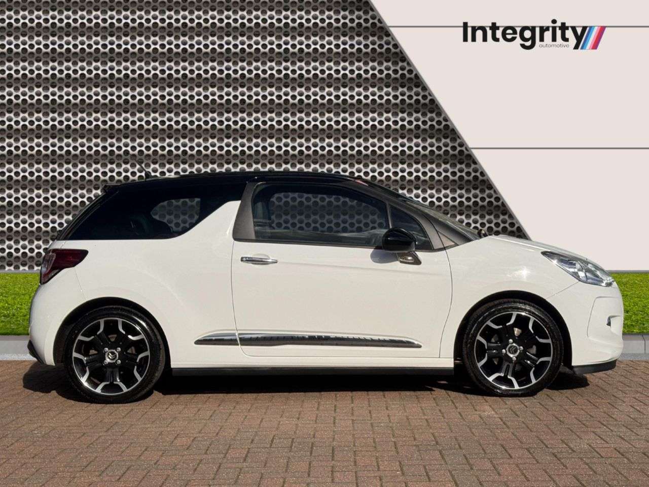 A 2014 CITROEN DS3 1.6 e-HDi Airdream DStyle Plus Hatchback 3dr Diesel Manual Euro 5 (s/s) (90 A 2014 CITROEN DS3 1.6 e-HDi Airdream DStyle Plus Hatchback 3dr Diesel Manual Euro 5 (s/s) (90