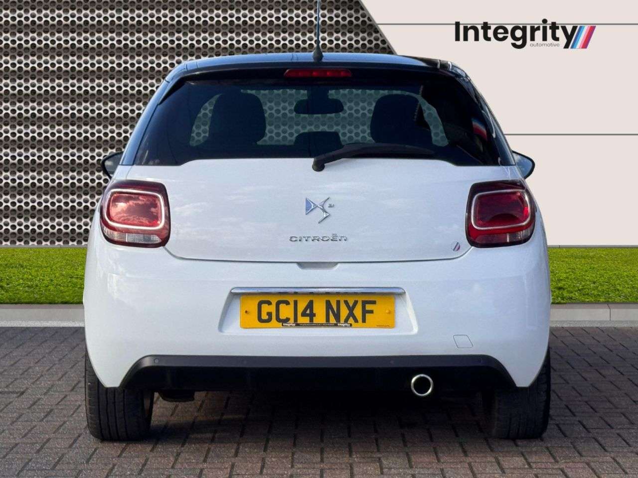 A 2014 CITROEN DS3 1.6 e-HDi Airdream DStyle Plus Hatchback 3dr Diesel Manual Euro 5 (s/s) (90 A 2014 CITROEN DS3 1.6 e-HDi Airdream DStyle Plus Hatchback 3dr Diesel Manual Euro 5 (s/s) (90