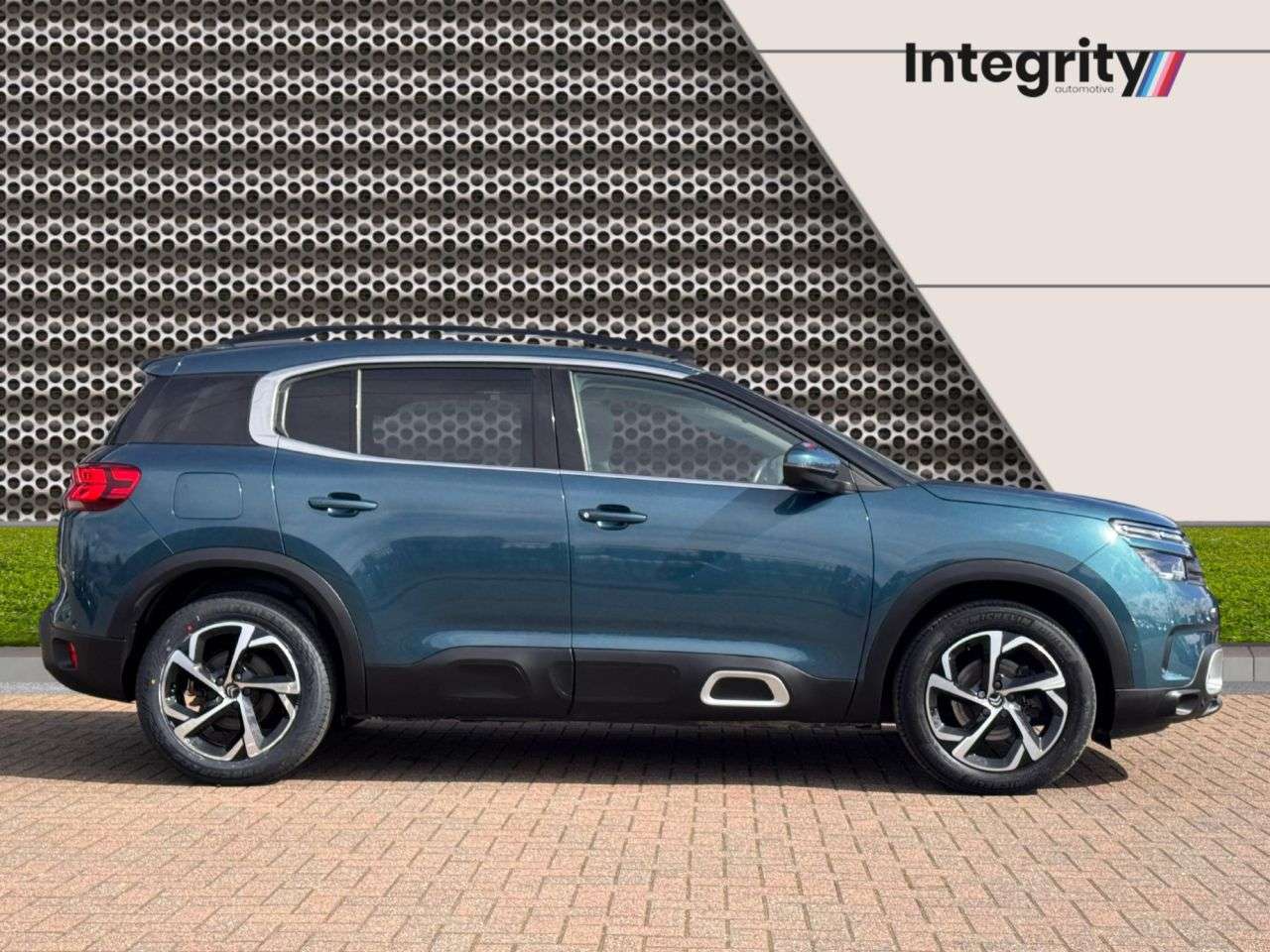 A 2020 CITROEN C5 AIRCROSS 1.2 PureTech Flair SUV 5dr Petrol Manual Euro 6 (s/s) (130 ps) Main Dealer A 2020 CITROEN C5 AIRCROSS 1.2 PureTech Flair SUV 5dr Petrol Manual Euro 6 (s/s) (130 ps) Main Dealer