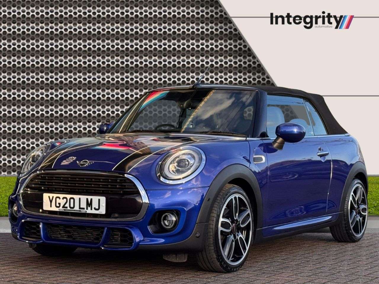 A 2020 MINI CONVERTIBLE 1.5 Cooper Sport Convertible 2dr Petrol Manual Euro 6 (s/s) (136 ps) Comfor A 2020 MINI CONVERTIBLE 1.5 Cooper Sport Convertible 2dr Petrol Manual Euro 6 (s/s) (136 ps) Comfor