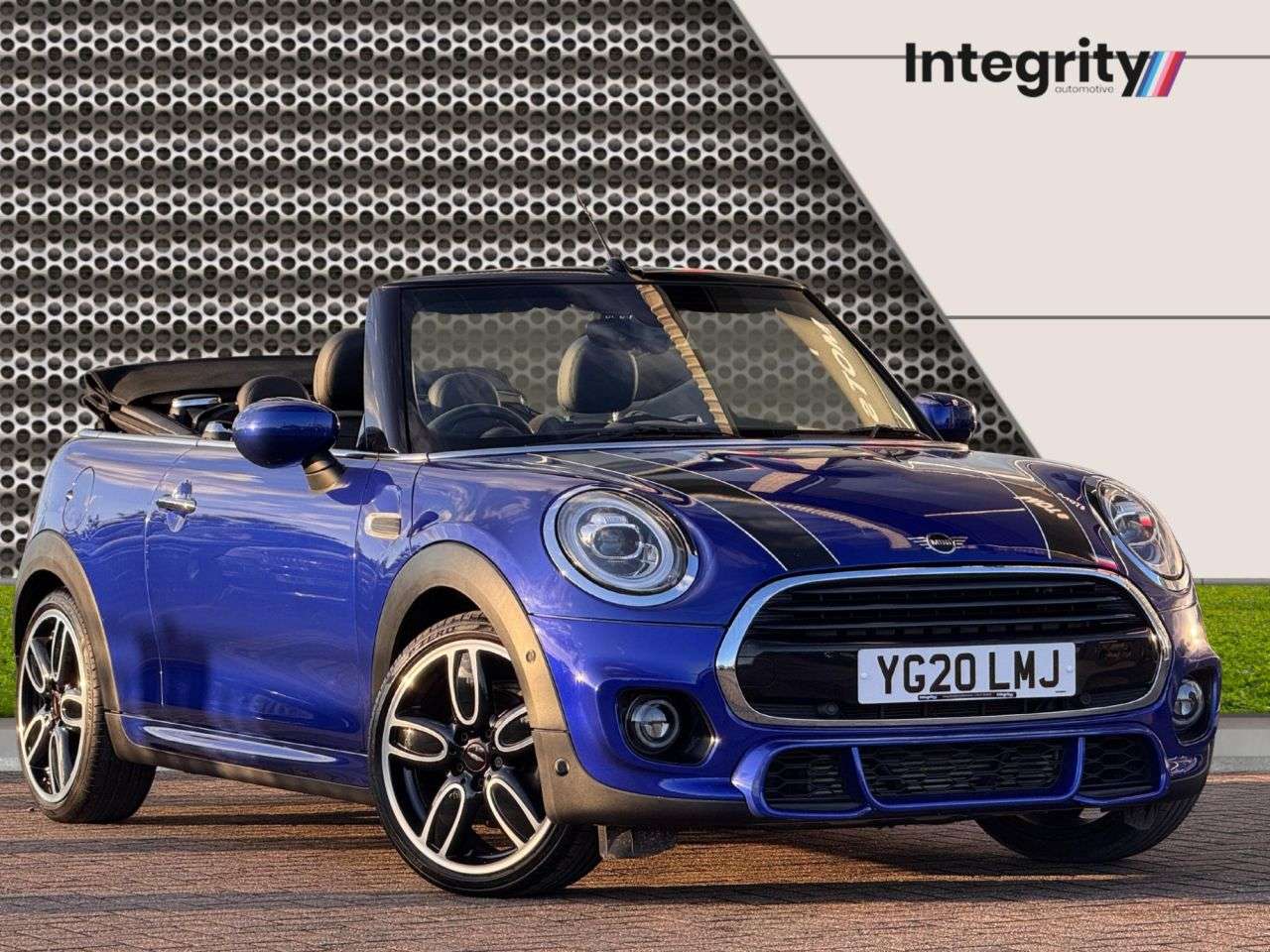 A 2020 MINI CONVERTIBLE 1.5 Cooper Sport Convertible 2dr Petrol Manual Euro 6 (s/s) (136 ps) Comfor A 2020 MINI CONVERTIBLE 1.5 Cooper Sport Convertible 2dr Petrol Manual Euro 6 (s/s) (136 ps) Comfor