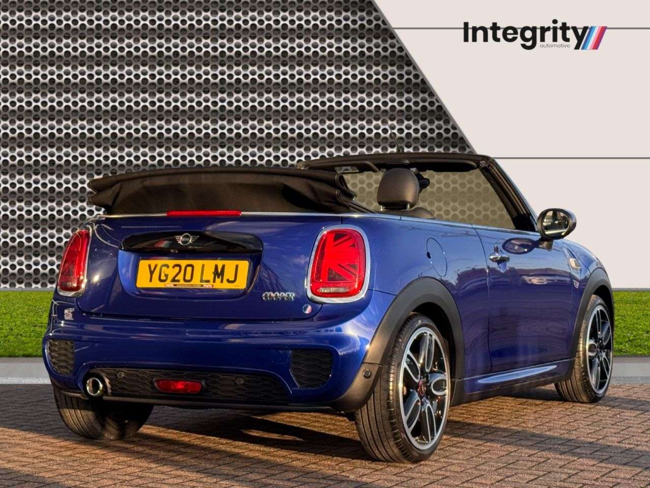 A 2020 MINI CONVERTIBLE 1.5 Cooper Sport Convertible 2dr Petrol Manual Euro 6 (s/s) (136 ps) Comfor A 2020 MINI CONVERTIBLE 1.5 Cooper Sport Convertible 2dr Petrol Manual Euro 6 (s/s) (136 ps) Comfor