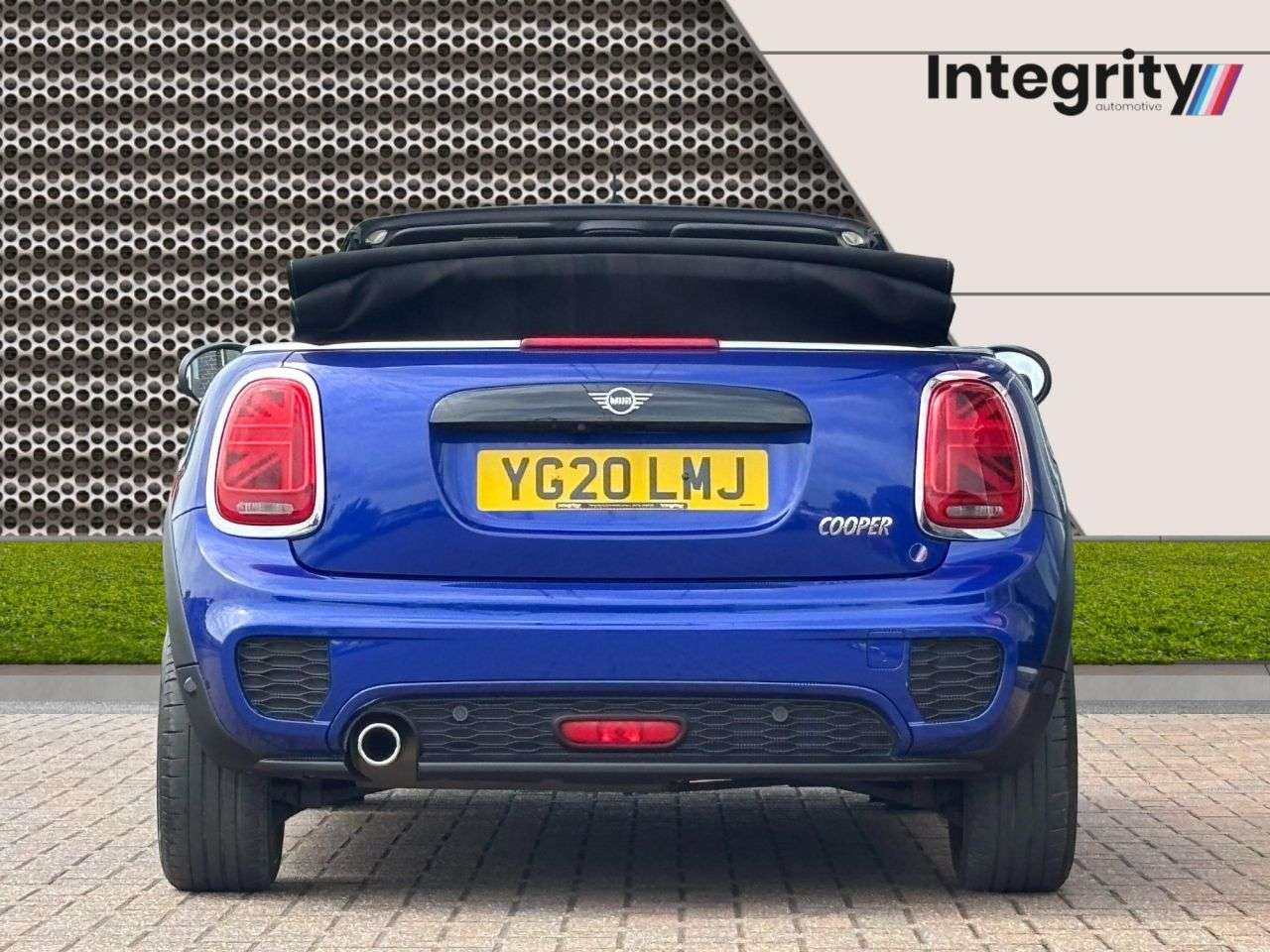 A 2020 MINI CONVERTIBLE 1.5 Cooper Sport Convertible 2dr Petrol Manual Euro 6 (s/s) (136 ps) Comfor A 2020 MINI CONVERTIBLE 1.5 Cooper Sport Convertible 2dr Petrol Manual Euro 6 (s/s) (136 ps) Comfor
