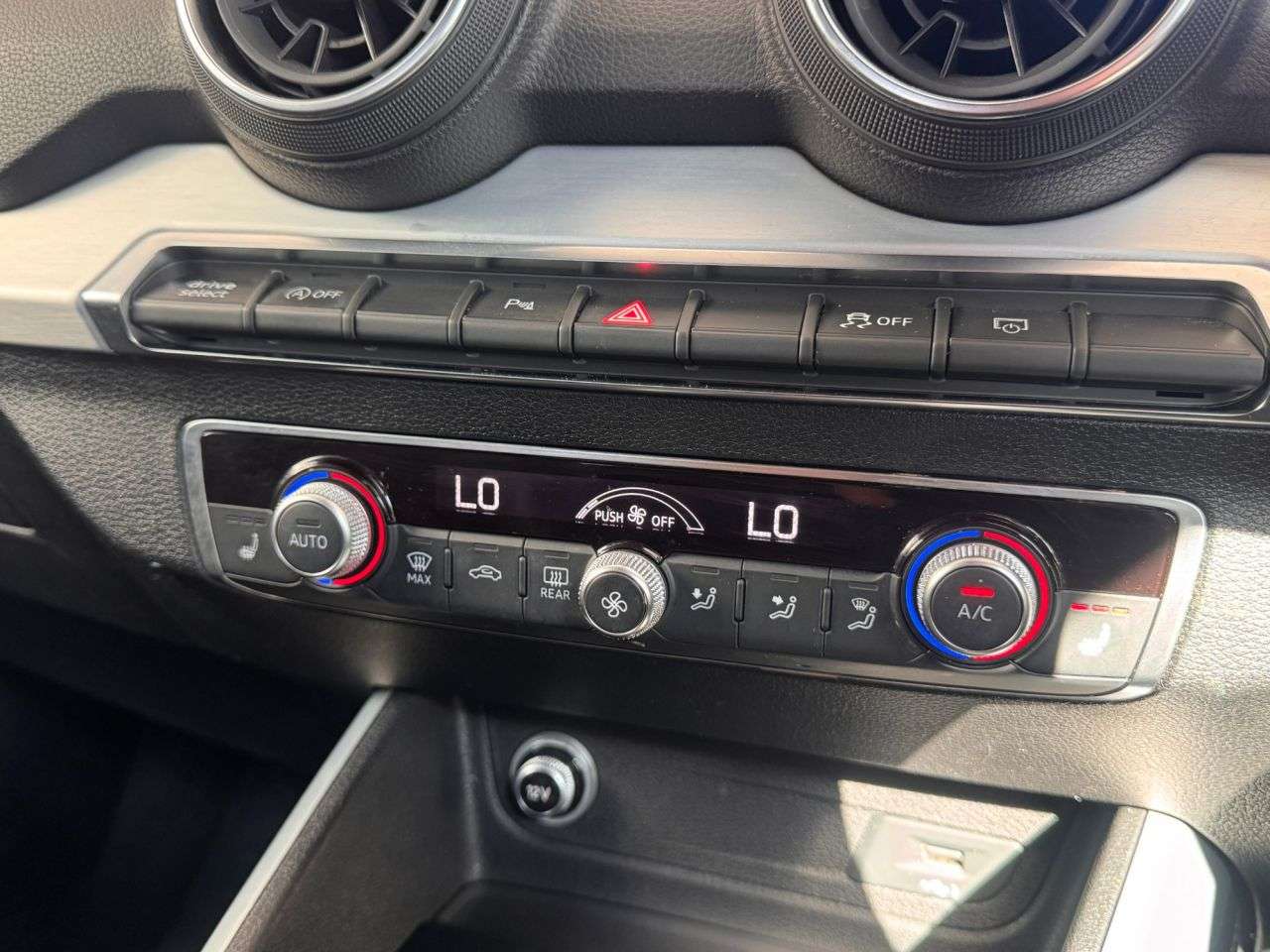 2019 AUDI SQ2 2019 AUDI SQ2