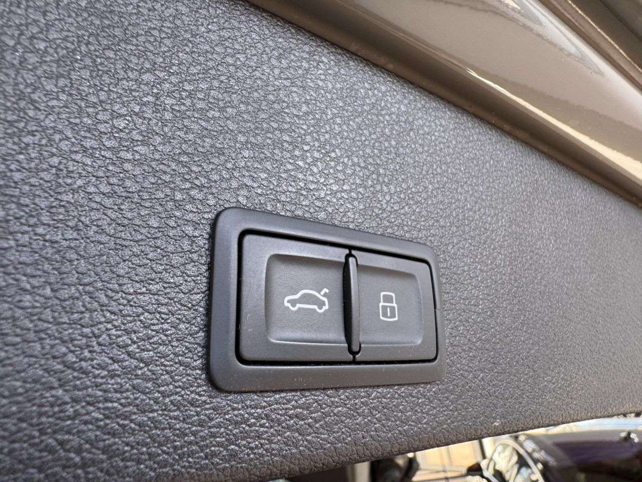 2019 AUDI SQ2 2019 AUDI SQ2