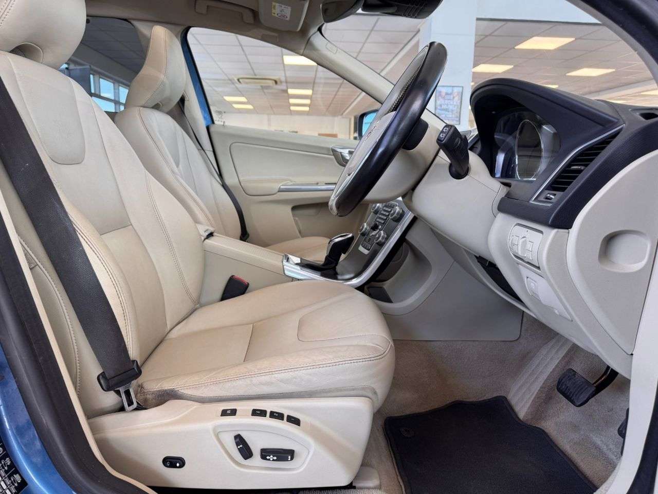 2015 VOLVO XC60 2015 VOLVO XC60