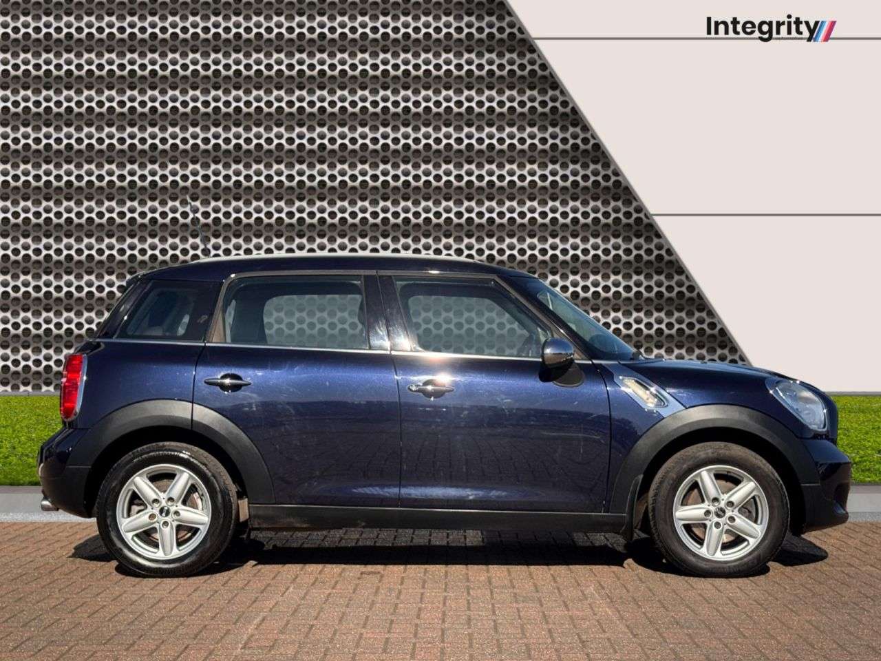 A 2013 MINI COUNTRYMAN 1.6 Cooper SUV 5dr Petrol Manual Euro 6 (s/s) (122 ps) Pepper Pack | 14 Ser A 2013 MINI COUNTRYMAN 1.6 Cooper SUV 5dr Petrol Manual Euro 6 (s/s) (122 ps) Pepper Pack | 14 Ser