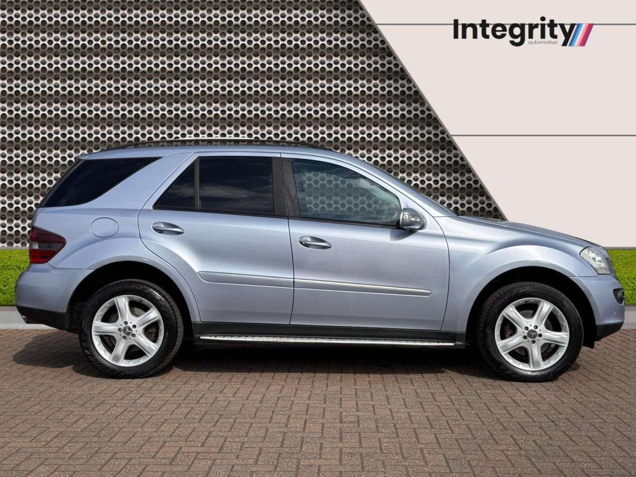 A 2008 MERCEDES-BENZ M-CLASS 3.0 ML320 CDI Sport SUV 5dr Diesel 7G-Tronic (254 g/km, 221 bhp) A 2008 MERCEDES-BENZ M-CLASS 3.0 ML320 CDI Sport SUV 5dr Diesel 7G-Tronic (254 g/km, 221 bhp)