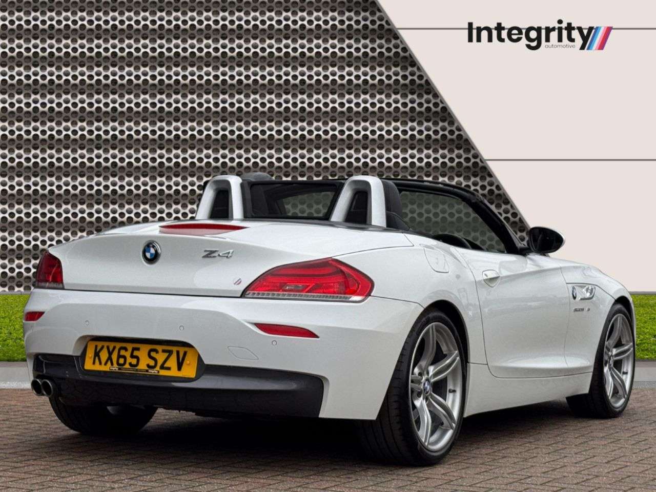 A 2015 BMW Z4 2.0 28i M Sport Convertible 2dr Petrol Auto sDrive Euro 6 (245 ps) Comfort A 2015 BMW Z4 2.0 28i M Sport Convertible 2dr Petrol Auto sDrive Euro 6 (245 ps) Comfort