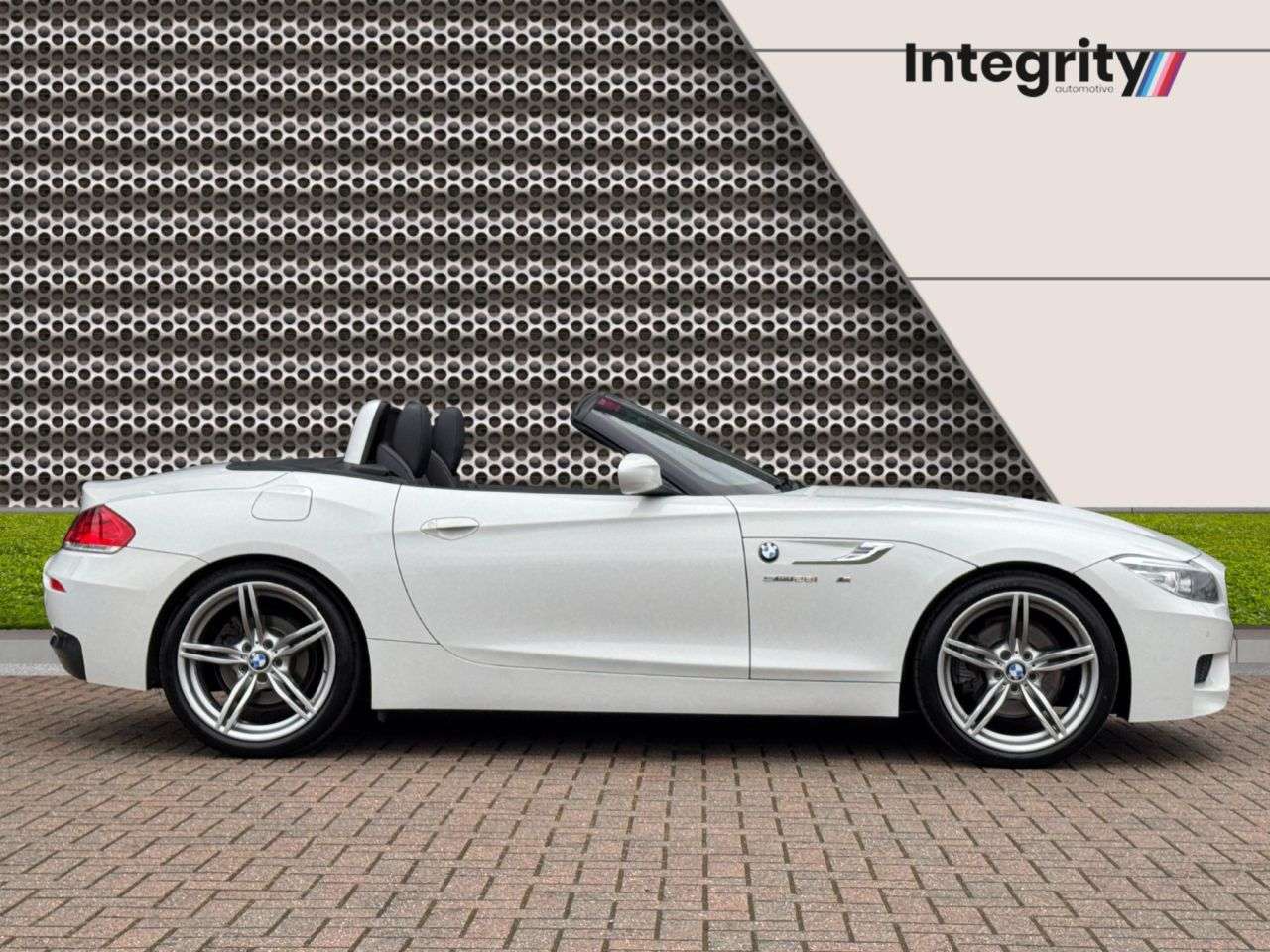 A 2015 BMW Z4 2.0 28i M Sport Convertible 2dr Petrol Auto sDrive Euro 6 (245 ps) Comfort A 2015 BMW Z4 2.0 28i M Sport Convertible 2dr Petrol Auto sDrive Euro 6 (245 ps) Comfort