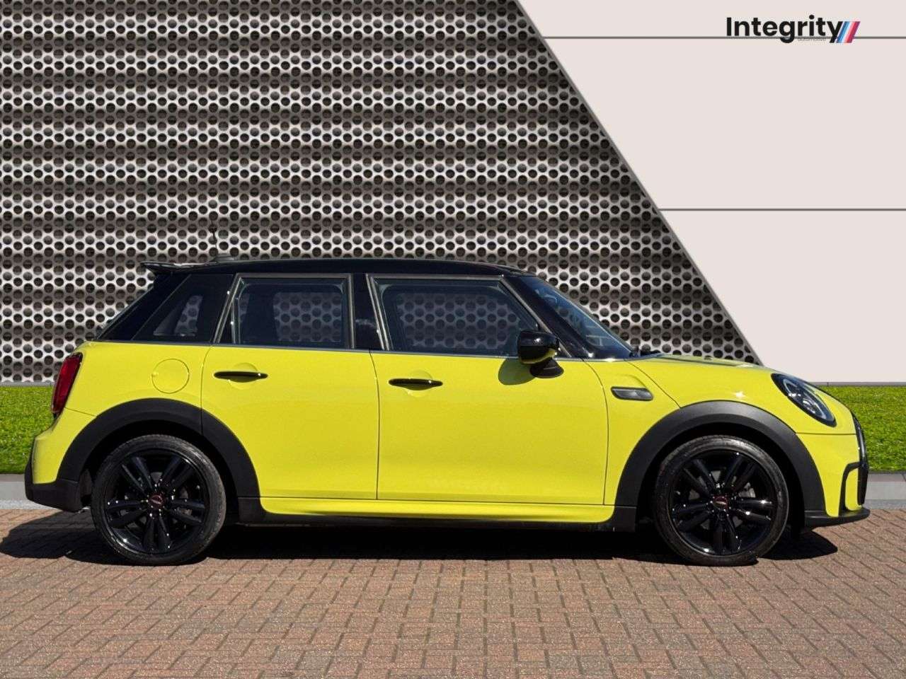 A 2023 MINI HATCH 1.5 Cooper Sport Hatchback 5dr Petrol Steptronic Euro 6 (s/s) (136 ps) Rece A 2023 MINI HATCH 1.5 Cooper Sport Hatchback 5dr Petrol Steptronic Euro 6 (s/s) (136 ps) Rece