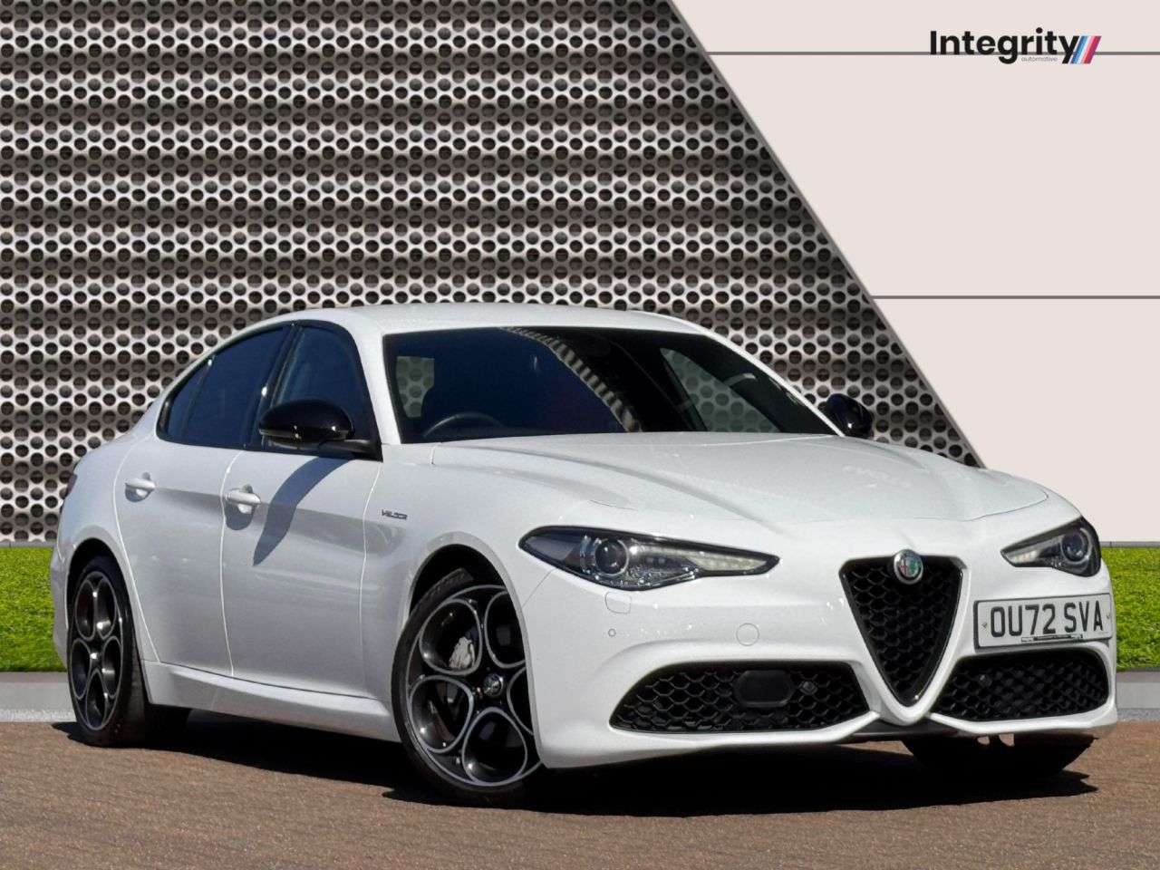 A 2022 ALFA ROMEO GIULIA 2.0T Veloce Saloon 4dr Petrol GPF Auto Euro 6 (s/s) (280 ps) Apple CarPlay A 2022 ALFA ROMEO GIULIA 2.0T Veloce Saloon 4dr Petrol GPF Auto Euro 6 (s/s) (280 ps) Apple CarPlay