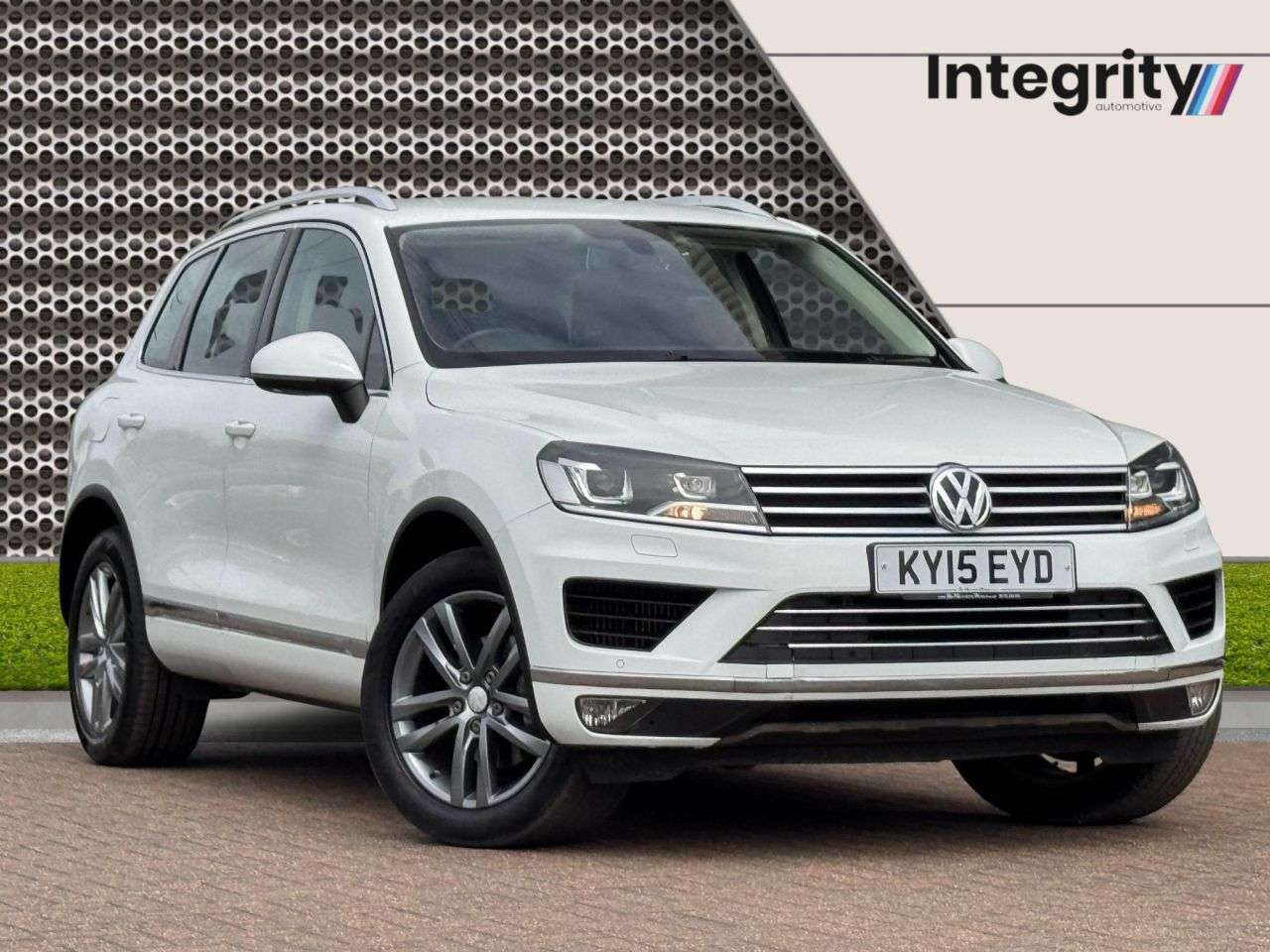 A 2015 VOLKSWAGEN TOUAREG 3.0 TDI V6 BlueMotion Tech SE SUV 5dr Diesel Tiptronic 4WD Euro 6 (s/s) (20 A 2015 VOLKSWAGEN TOUAREG 3.0 TDI V6 BlueMotion Tech SE SUV 5dr Diesel Tiptronic 4WD Euro 6 (s/s) (20