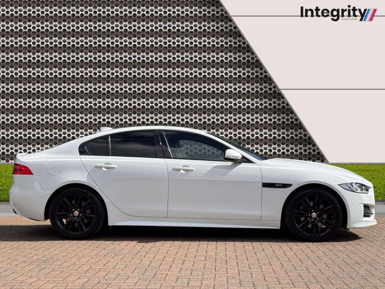 A 2018 JAGUAR XE 2.0i GPF R-Sport Saloon 4dr Petrol Auto Euro 6 (s/s) (250 ps) Black Pack | A 2018 JAGUAR XE 2.0i GPF R-Sport Saloon 4dr Petrol Auto Euro 6 (s/s) (250 ps) Black Pack |
