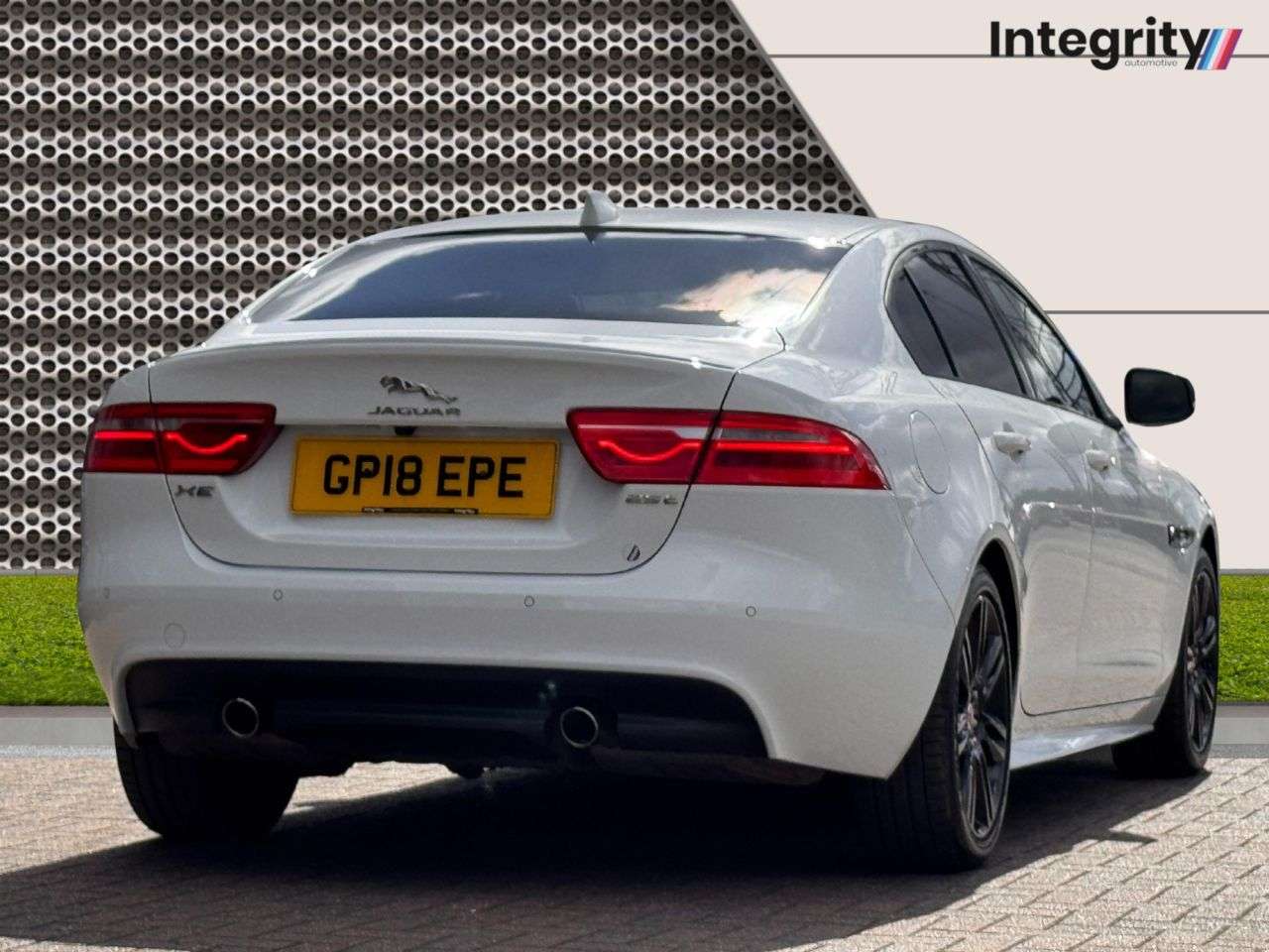 A 2018 JAGUAR XE 2.0i GPF R-Sport Saloon 4dr Petrol Auto Euro 6 (s/s) (250 ps) Black Pack | A 2018 JAGUAR XE 2.0i GPF R-Sport Saloon 4dr Petrol Auto Euro 6 (s/s) (250 ps) Black Pack |