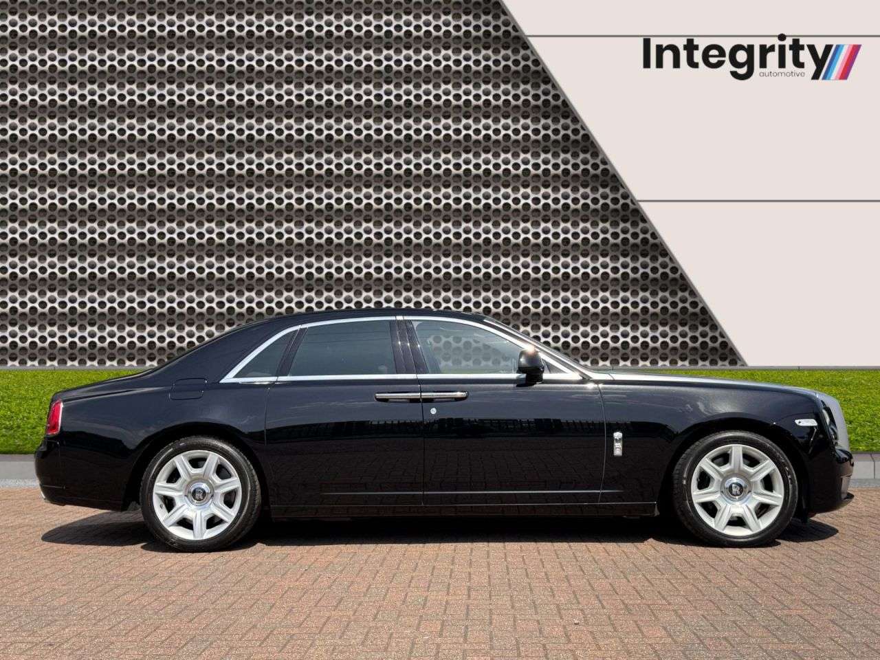 A 2018 ROLLS-ROYCE GHOST 6.6 V12 Saloon 4dr Petrol Auto Euro 6 (563 bhp) Panorama Sunroof | Picnic T A 2018 ROLLS-ROYCE GHOST 6.6 V12 Saloon 4dr Petrol Auto Euro 6 (563 bhp) Panorama Sunroof | Picnic T