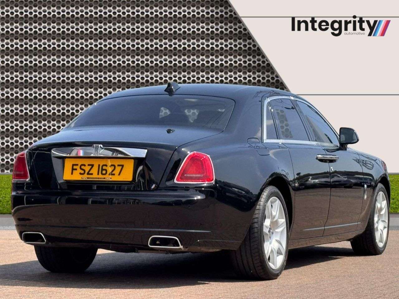A 2018 ROLLS-ROYCE GHOST 6.6 V12 Saloon 4dr Petrol Auto Euro 6 (563 bhp) Panorama Sunroof | Picnic T A 2018 ROLLS-ROYCE GHOST 6.6 V12 Saloon 4dr Petrol Auto Euro 6 (563 bhp) Panorama Sunroof | Picnic T
