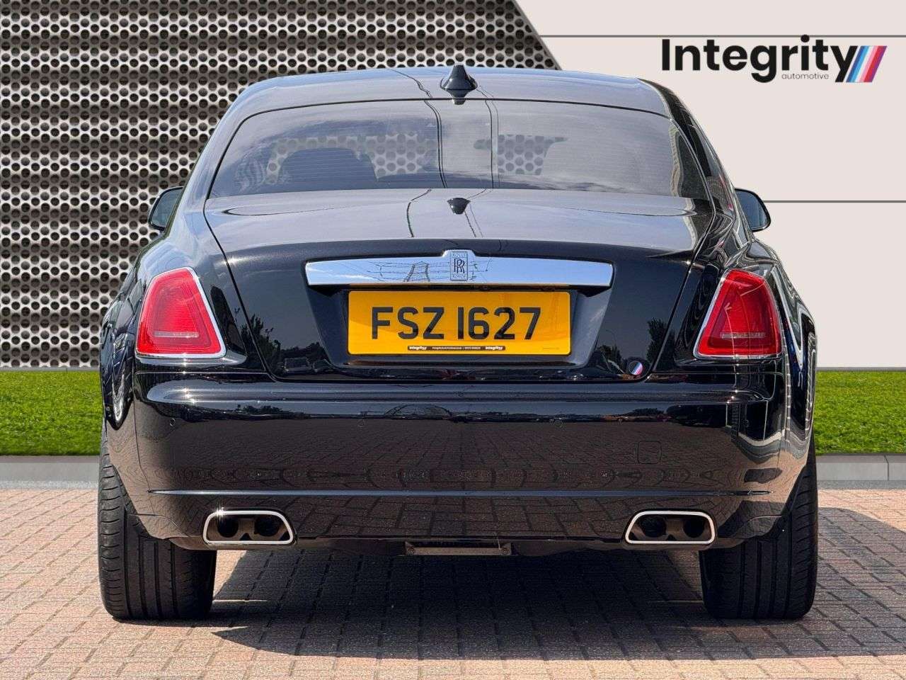A 2018 ROLLS-ROYCE GHOST 6.6 V12 Saloon 4dr Petrol Auto Euro 6 (563 bhp) Panorama Sunroof | Picnic T A 2018 ROLLS-ROYCE GHOST 6.6 V12 Saloon 4dr Petrol Auto Euro 6 (563 bhp) Panorama Sunroof | Picnic T