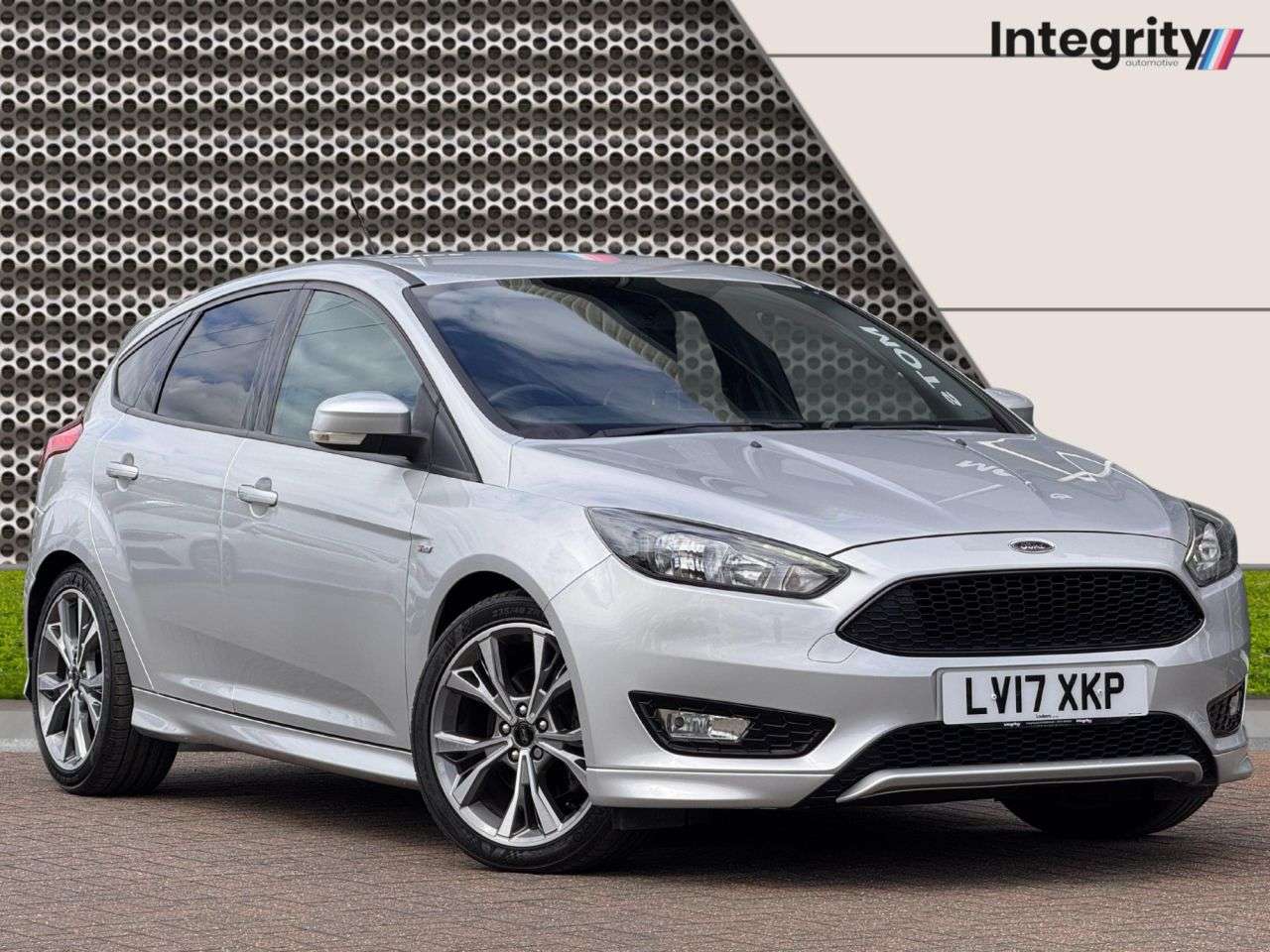 A 2017 FORD FOCUS 1.5T EcoBoost ST-Line Hatchback 5dr Petrol Manual Euro 6 (s/s) (150 ps) App A 2017 FORD FOCUS 1.5T EcoBoost ST-Line Hatchback 5dr Petrol Manual Euro 6 (s/s) (150 ps) App